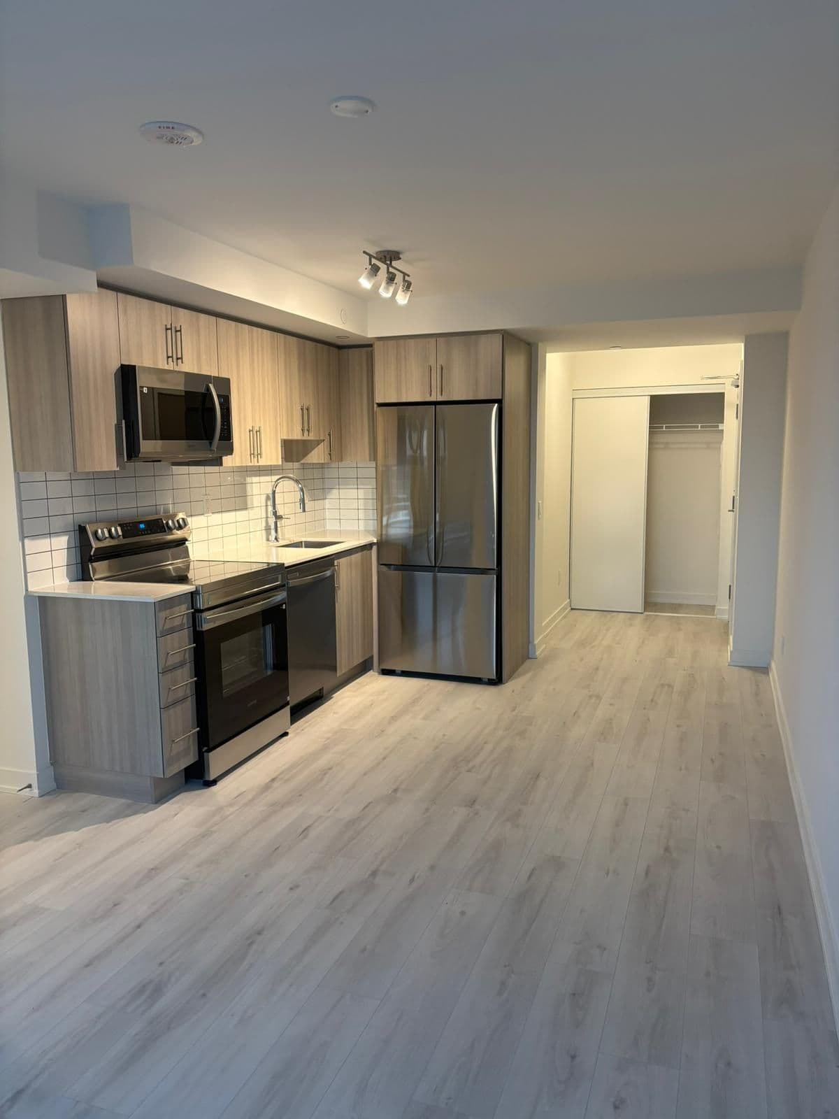 1010 Sandy Beach Road 1102, Pickering, ON L1W 0C7