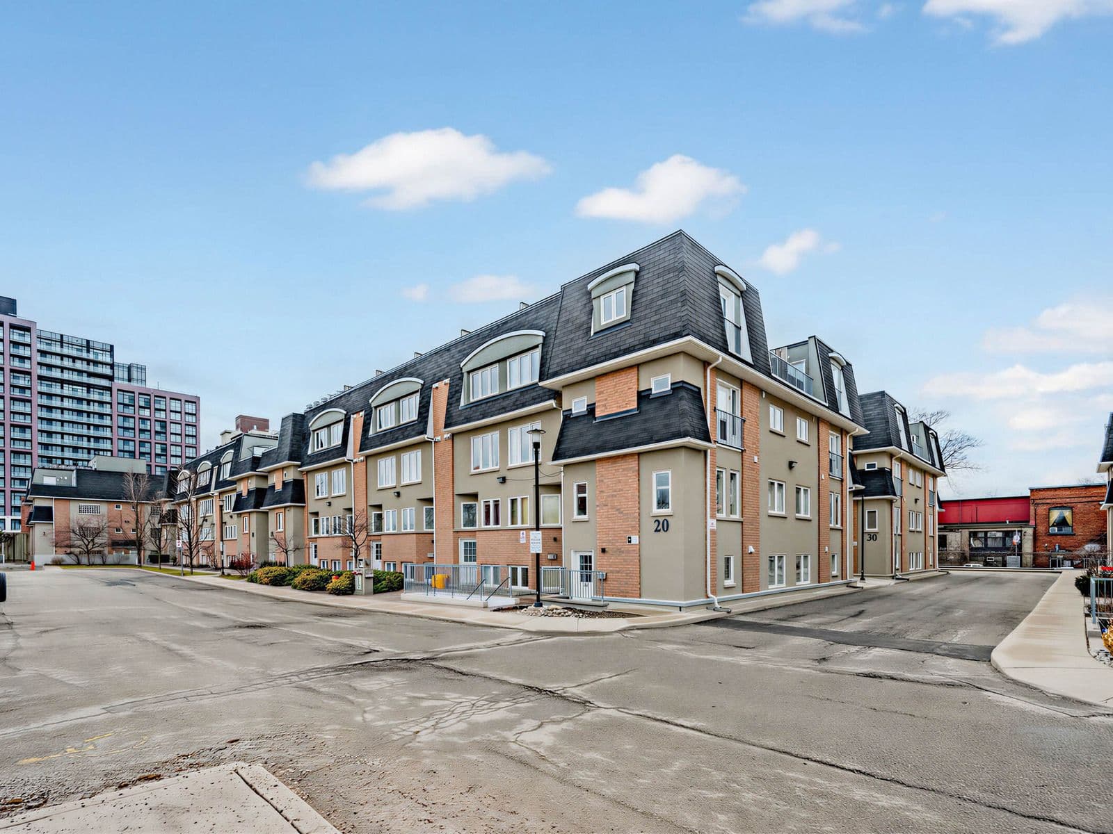 30 Merchant Lane 137, Toronto C01, ON M6P 4J6