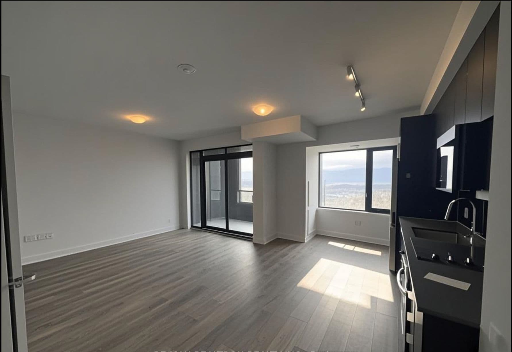 2920 HWY 7 Highway 4705, Vaughan, ON L4K 0P4