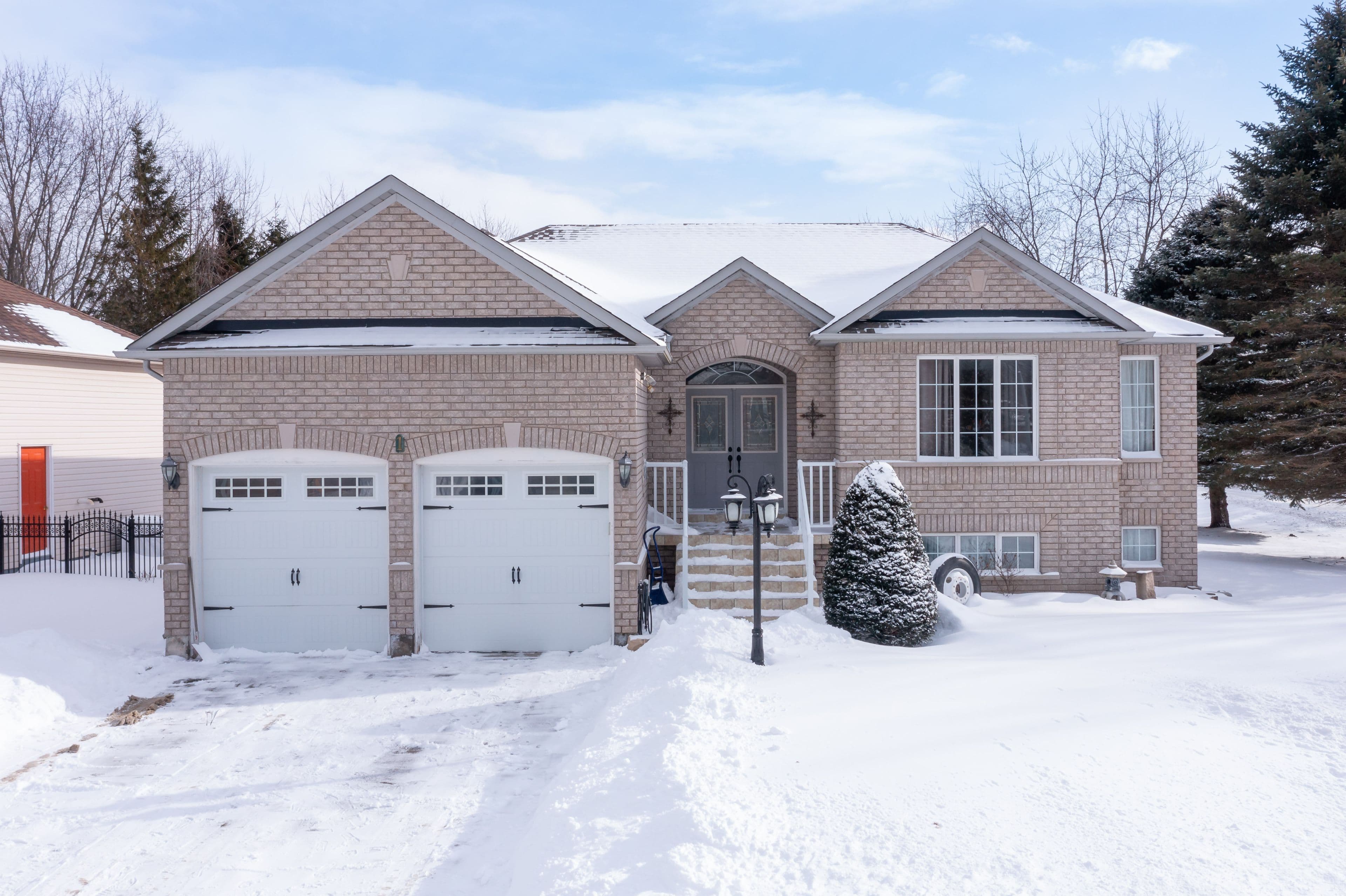 1 Bay Court, Wasaga Beach, ON L9Z 1P7