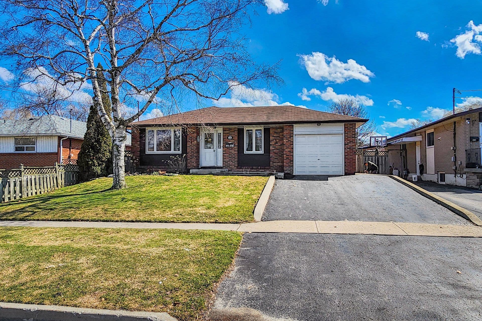869 Vicki Drive, Pickering, ON L1W 2J6