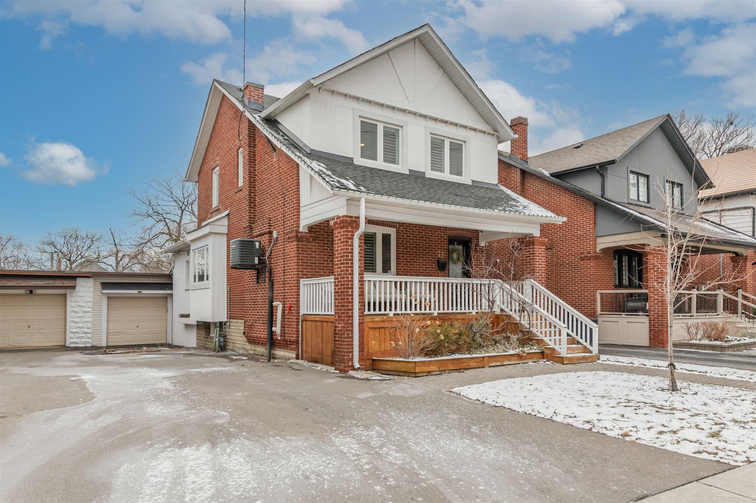 25 Joseph Street, Toronto W04, ON M9N 2H9