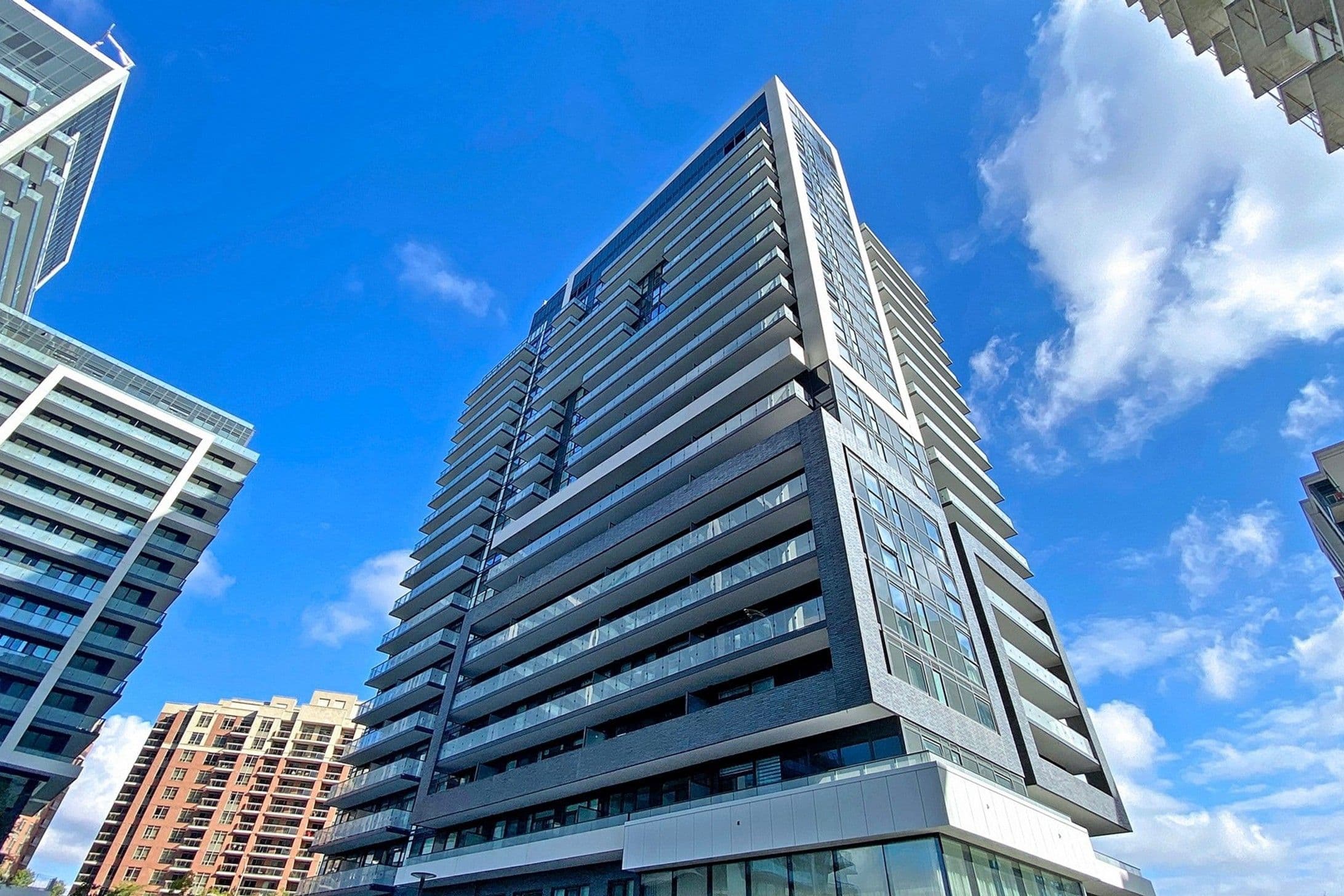 75 Oneida Crescent 410, Richmond Hill, ON L4B 0H3