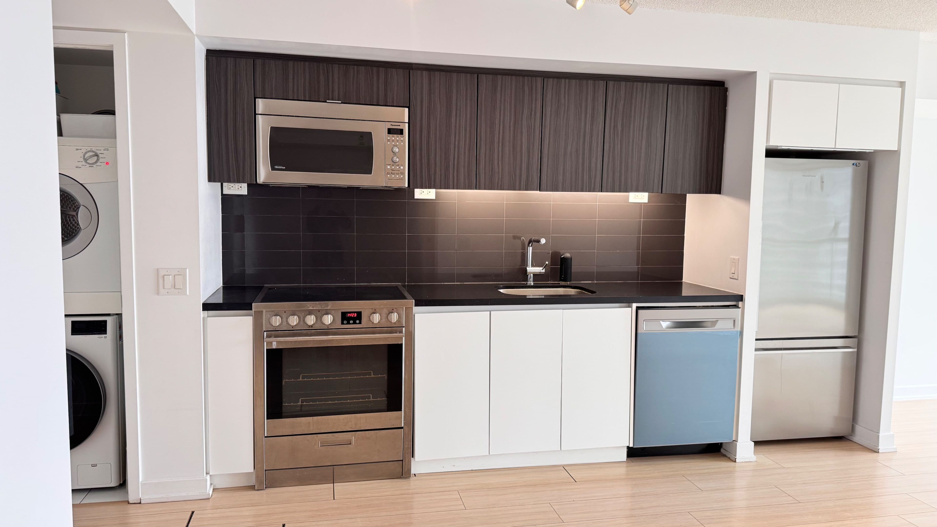 85 Queens Wharf Road 2303, Toronto C01, ON M5V 0J9