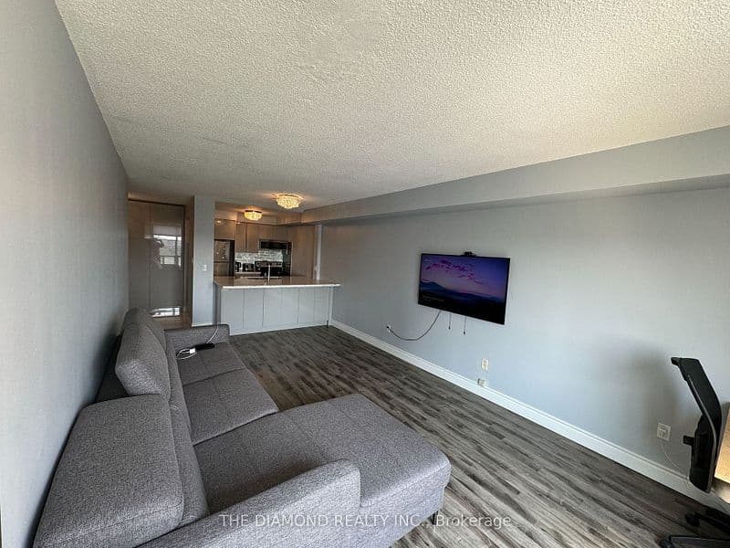 1 Hickory Tree Road 1701, Toronto W04, ON M9N 3W4