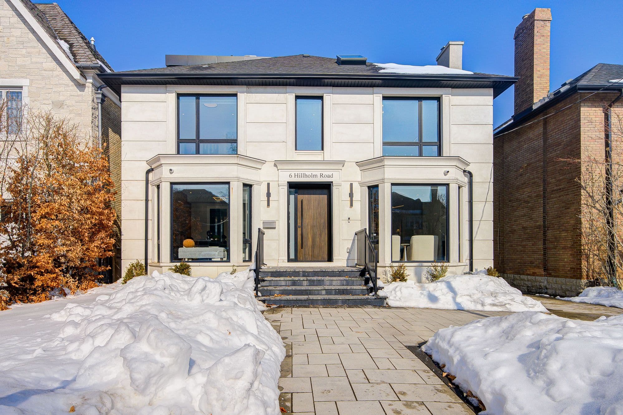 6 Hillholm Road, Toronto C03, ON M5P 1M2