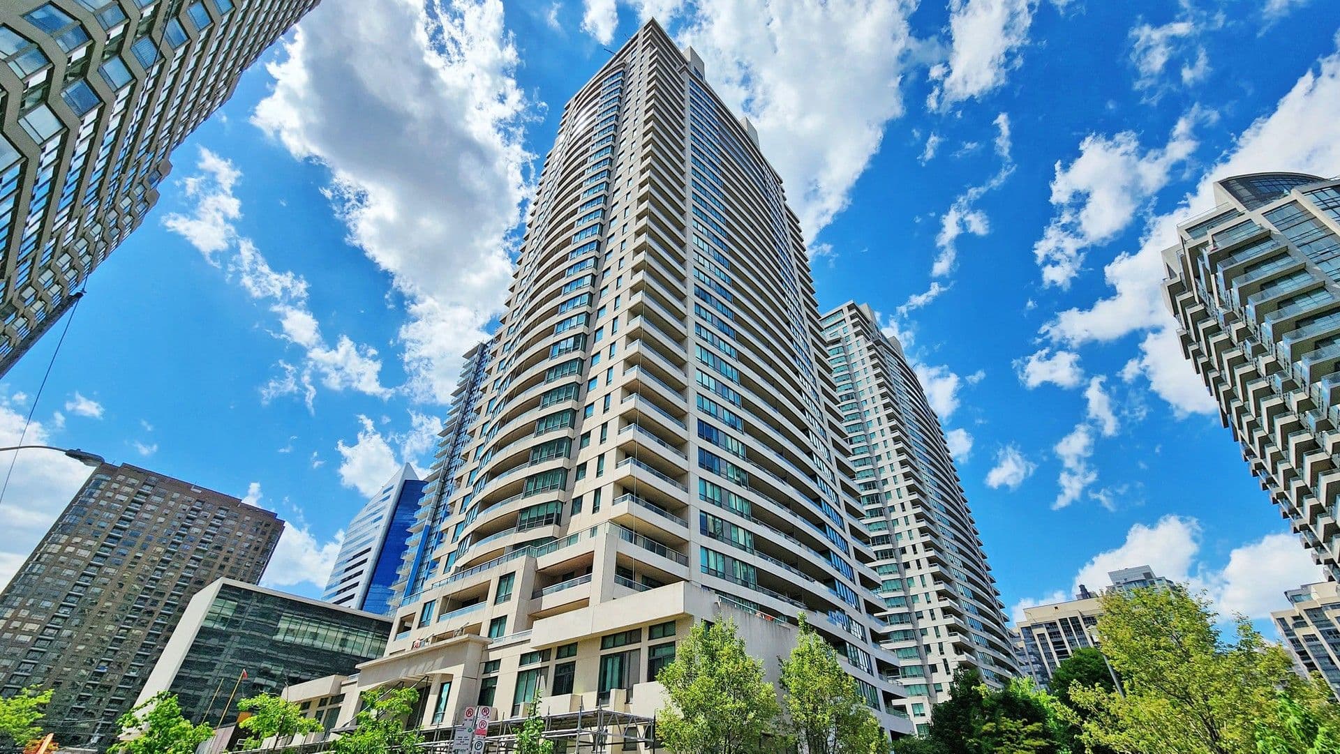 18 Spring Garden Avenue 905, Toronto C14, ON M2N 7M2