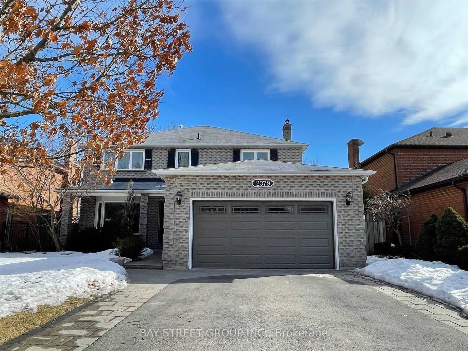2079 Pineview Drive, Oakville, ON L6H 5M5