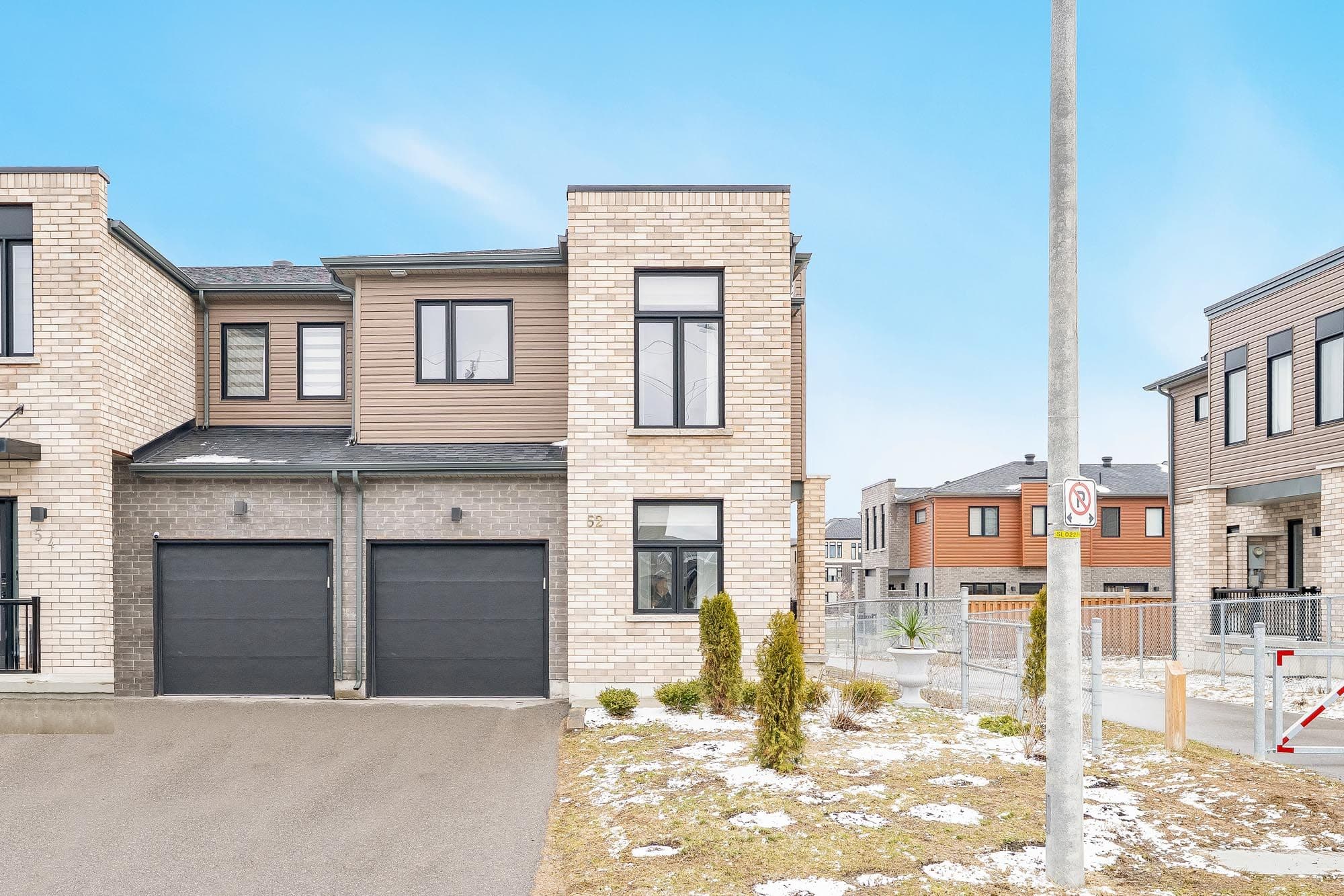 52 Fairlane Avenue, Barrie, ON L9J 0M9