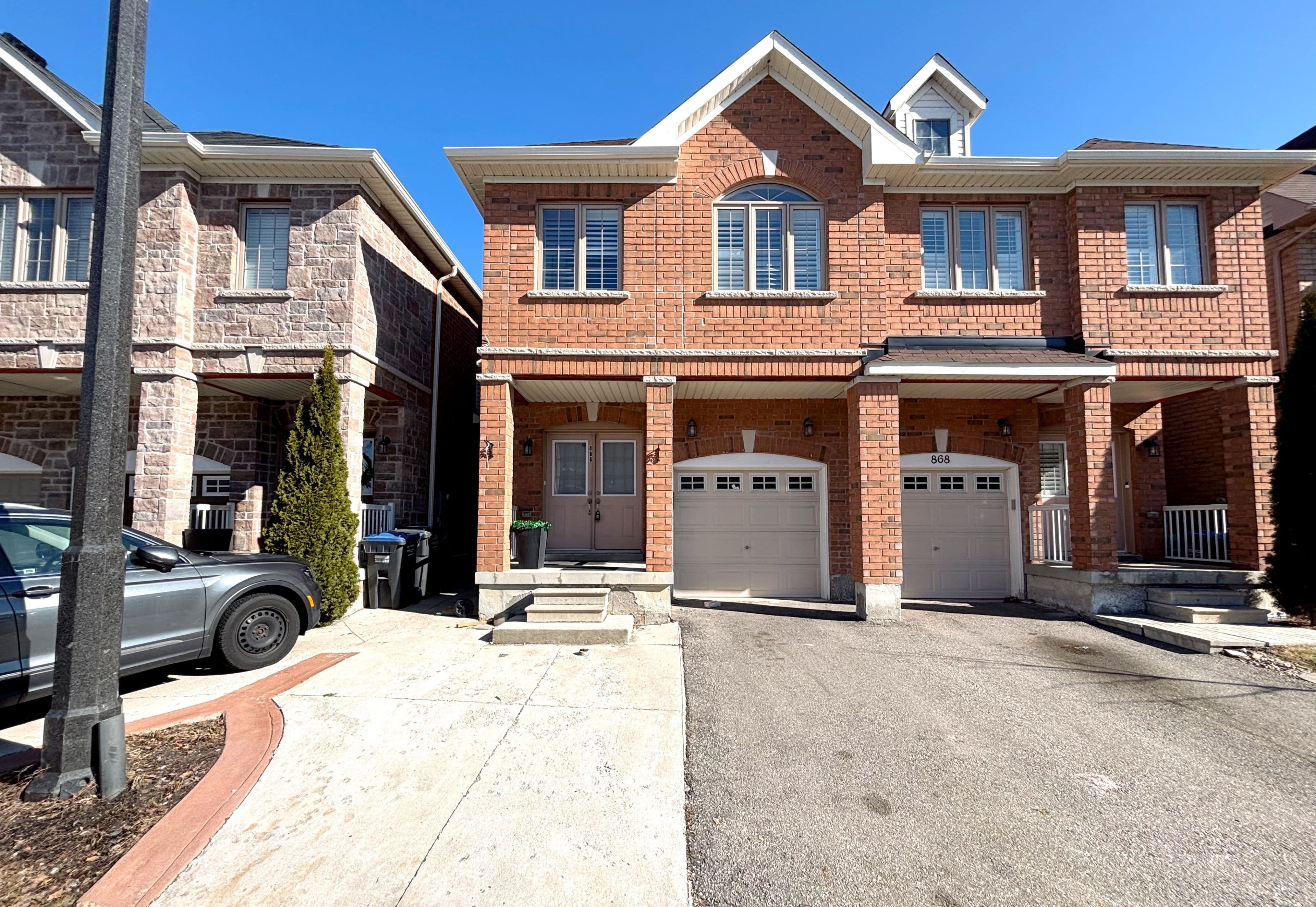 866 Francine Crescent, Mississauga, ON L5V 0E2