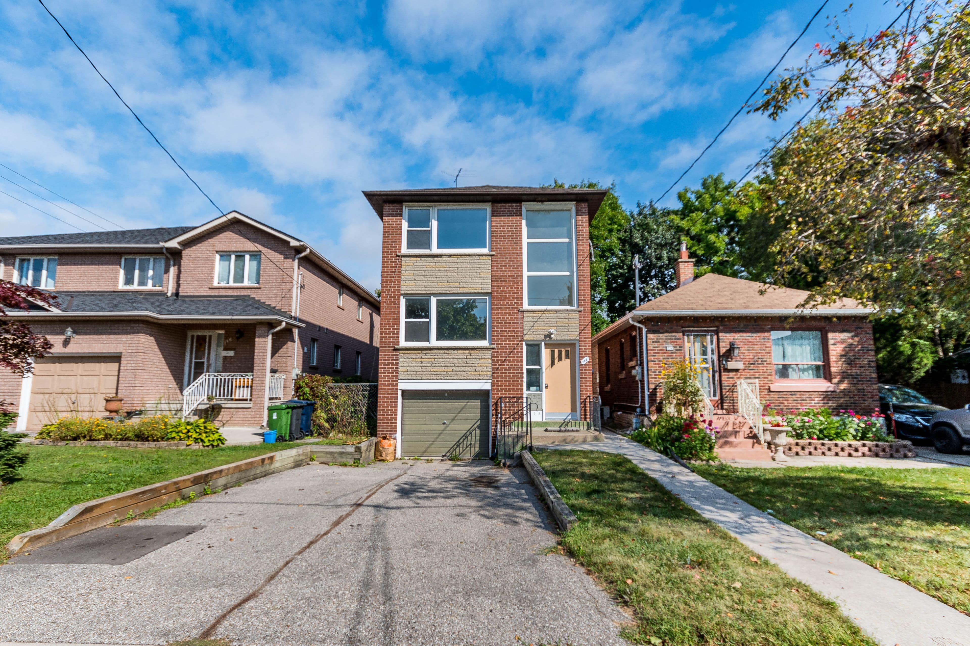144 Lake Crescent Main, Toronto W06, ON M8V 1W1