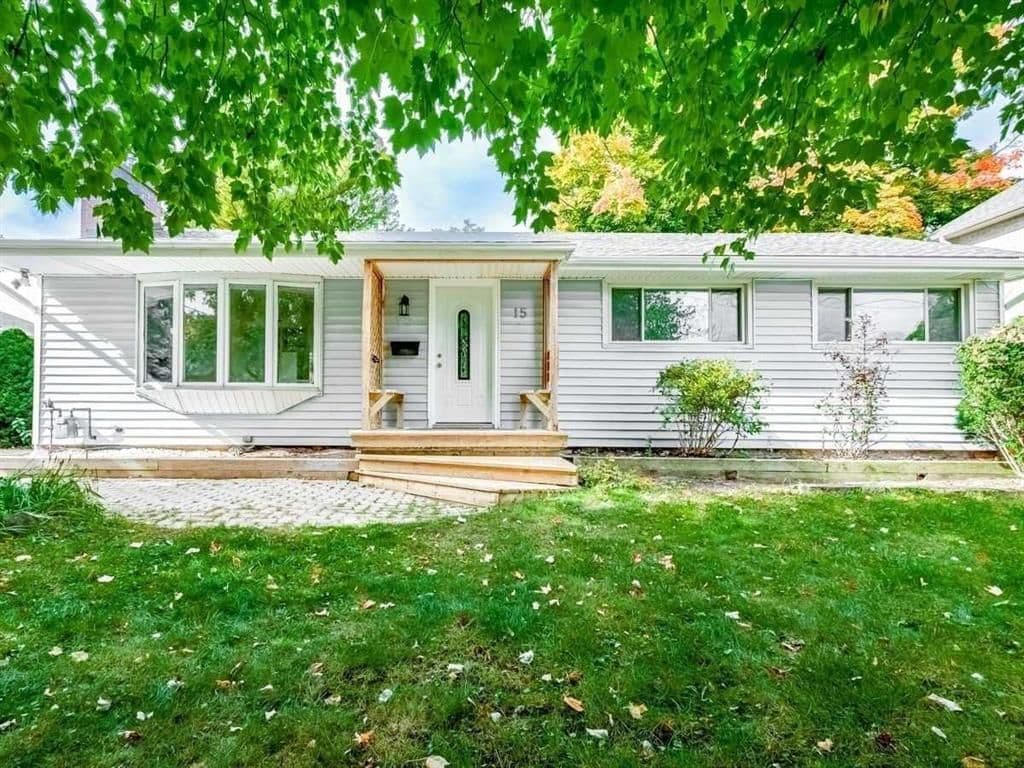15 Miller Drive, Hamilton, ON L9G 2H9