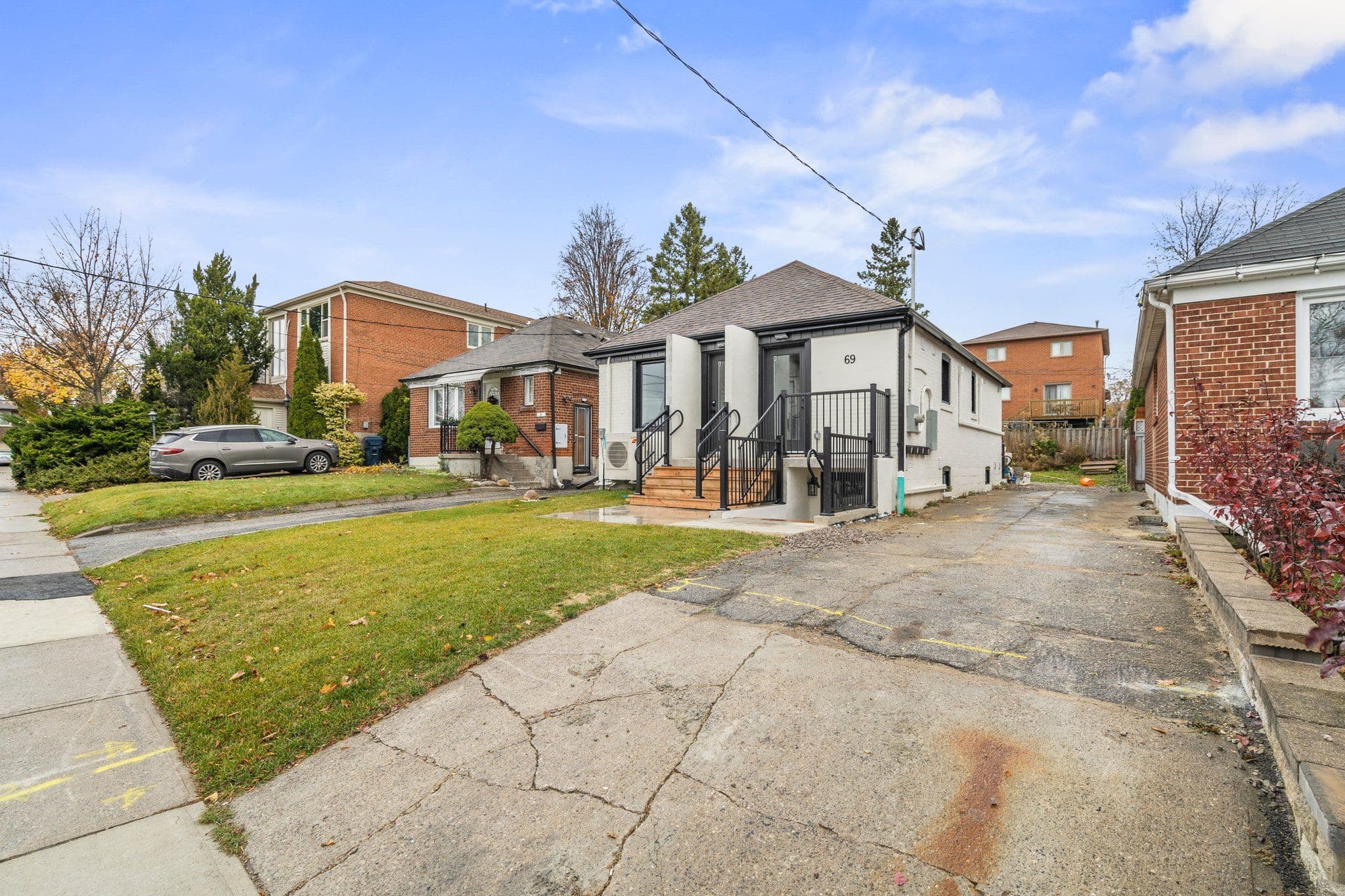 69 Claybrooke Street A, Toronto W04, ON M6M 3P8