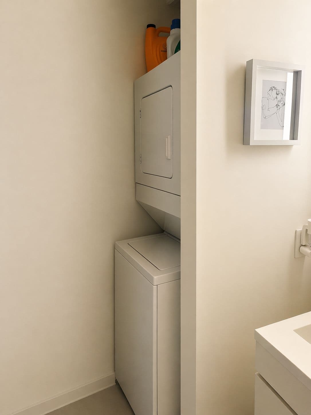 25 Oxley Street 310, Toronto C01, ON M5V 2J5