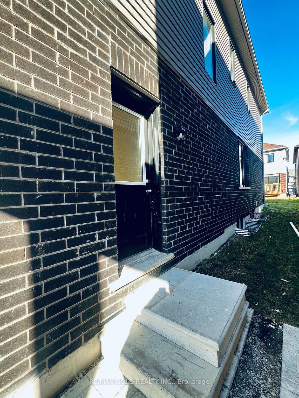 24 Hylton Drive Bsmt, Barrie, ON L9J 0W5