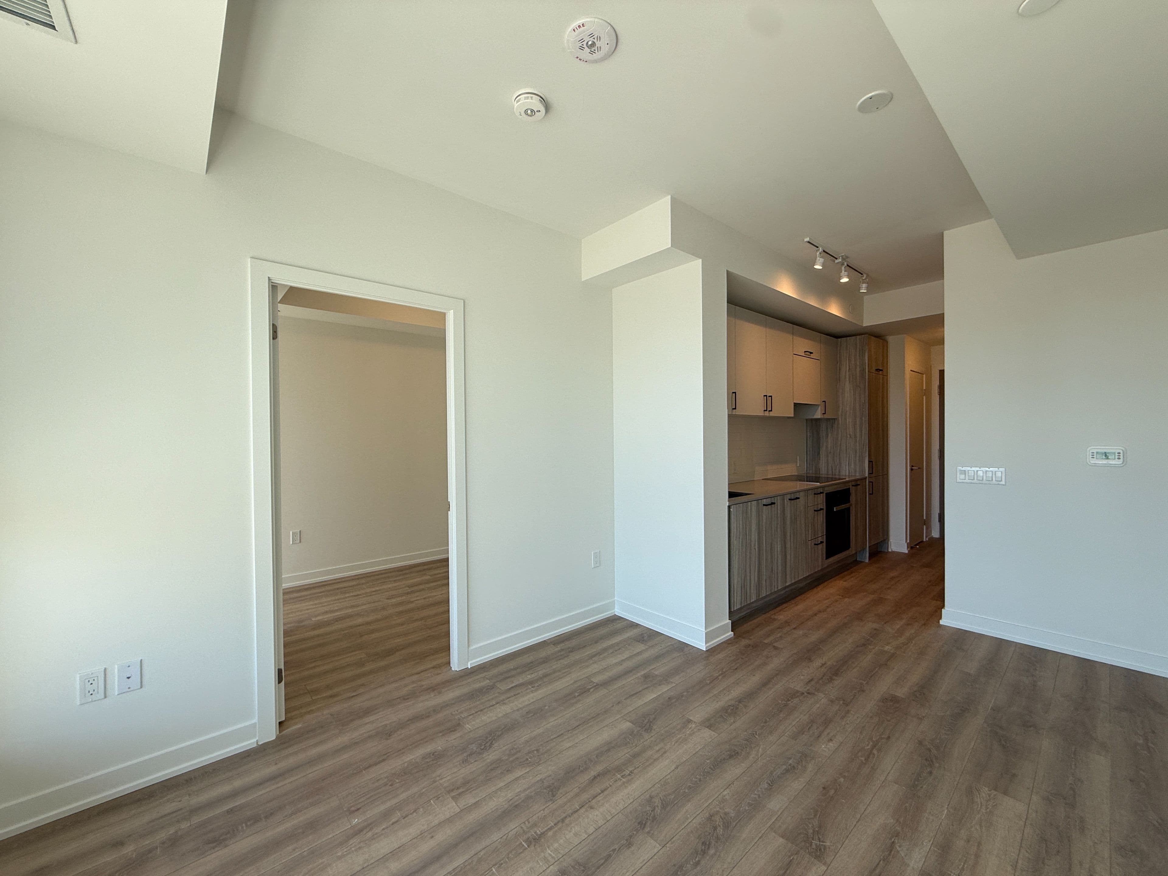 5 Quarrington Lane 908, Toronto C13, ON M3C 0S5