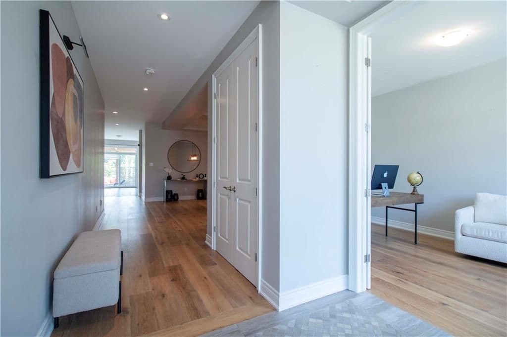 19 SECINARO Avenue, Hamilton, ON L9G 0C6