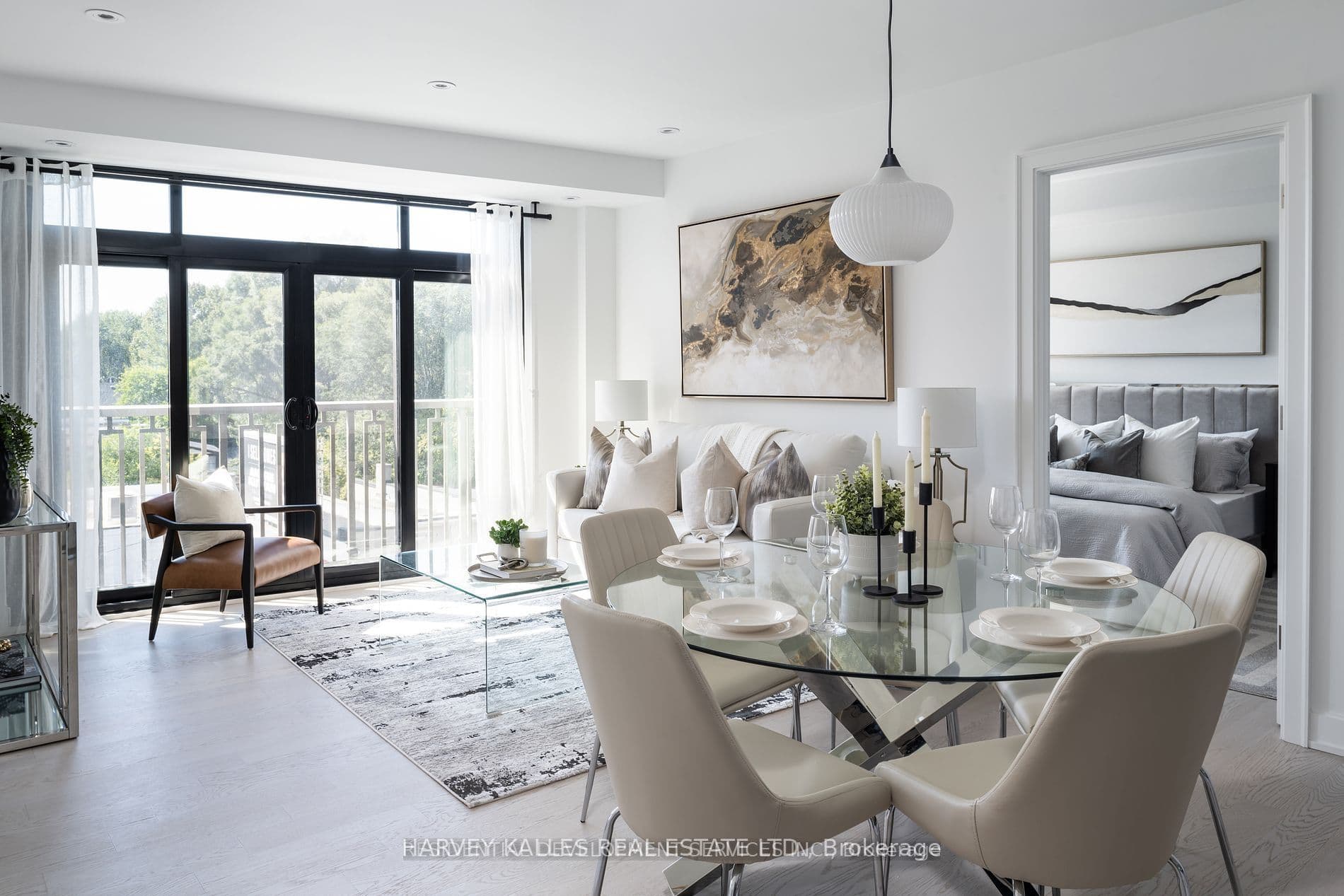 1 Strathgowan Avenue 403, Toronto C04, ON M4N 0B3