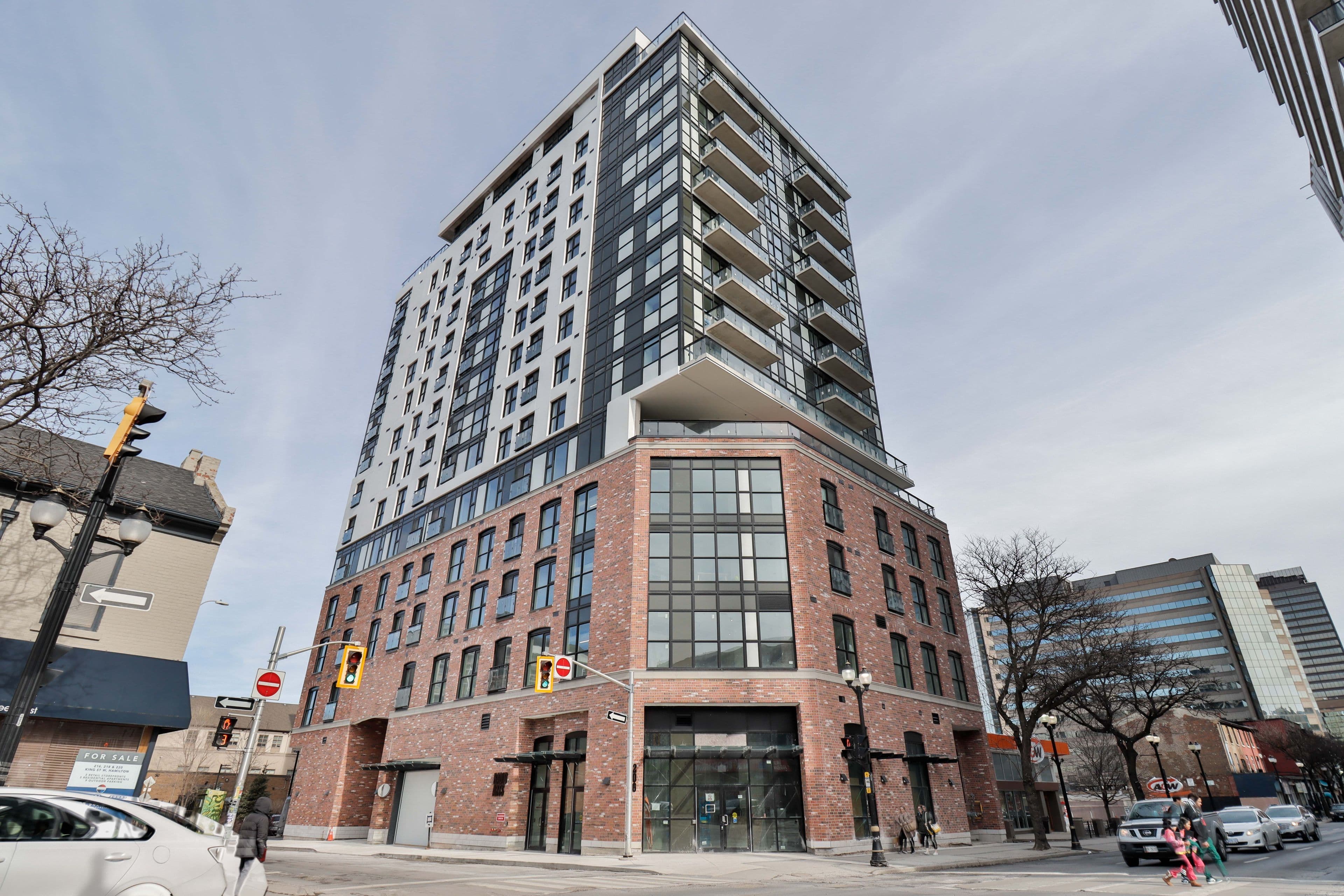 206 King Street W PH1, Hamilton, ON L8P 1A5