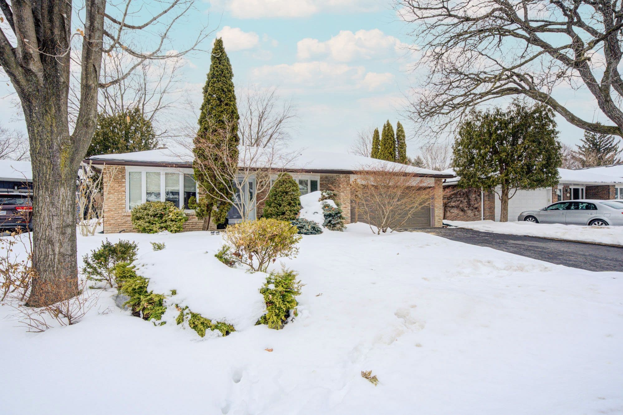 2207 Sunnyvale Drive, Oakville, ON L6L 1W6
