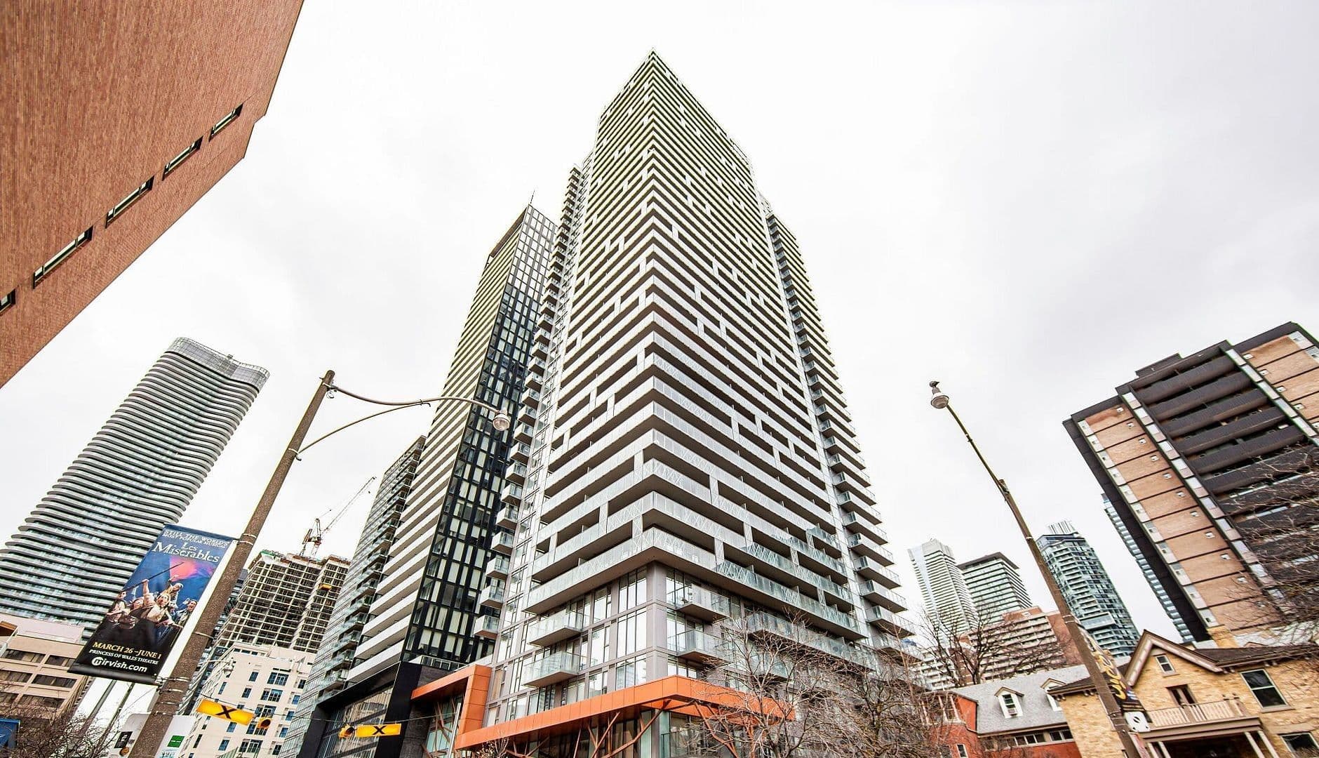 50 Wellesley Street 3705, Toronto C08, ON M4Y 1G2