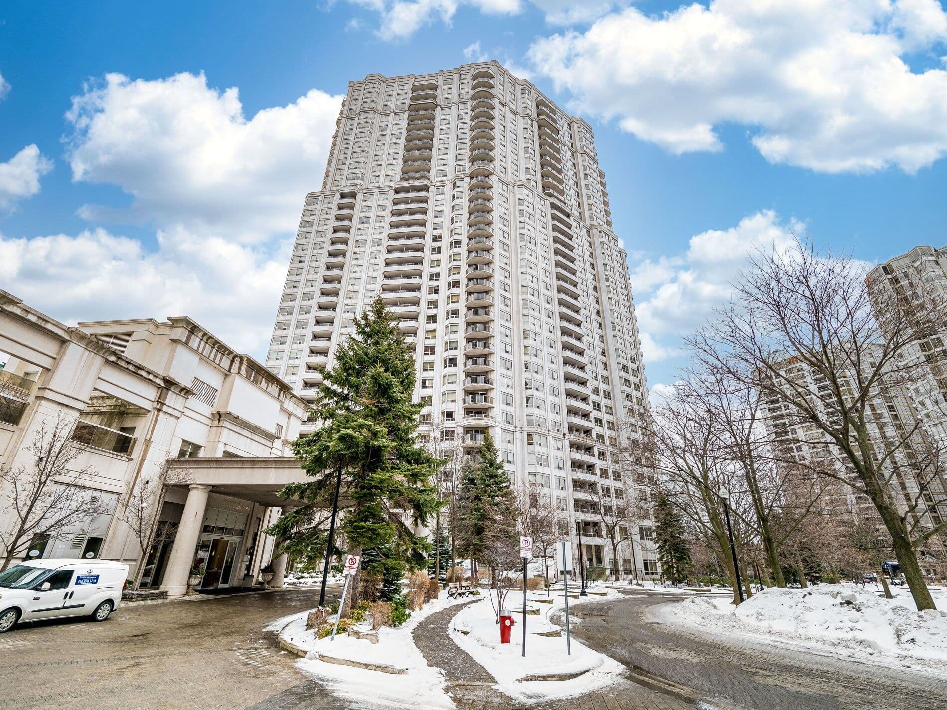 25 Kingsbridge Garden Circle PHO8, Mississauga, ON L5R 4B1