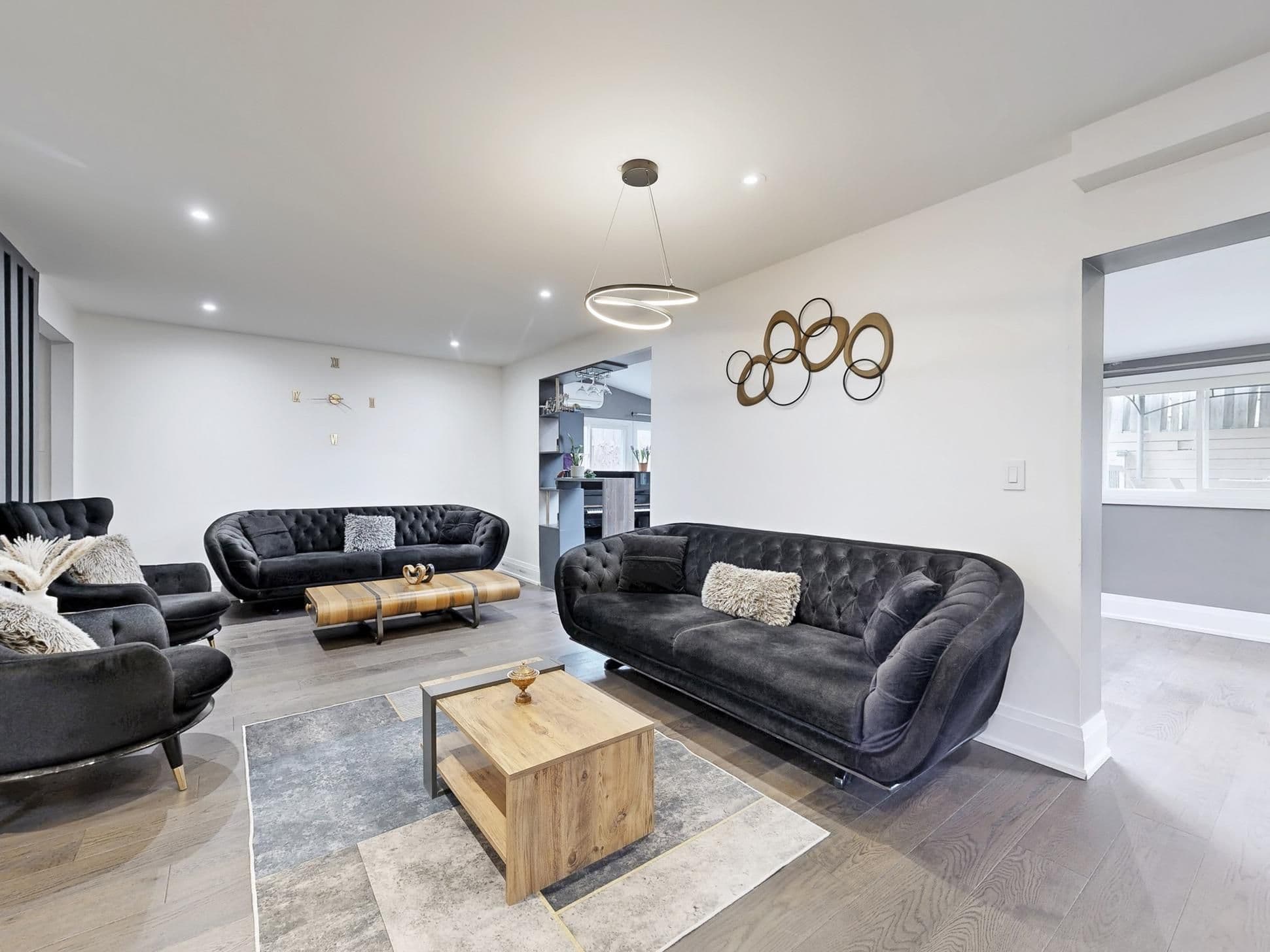 226 Thoms Crescent, Newmarket, ON L3Y 1E1