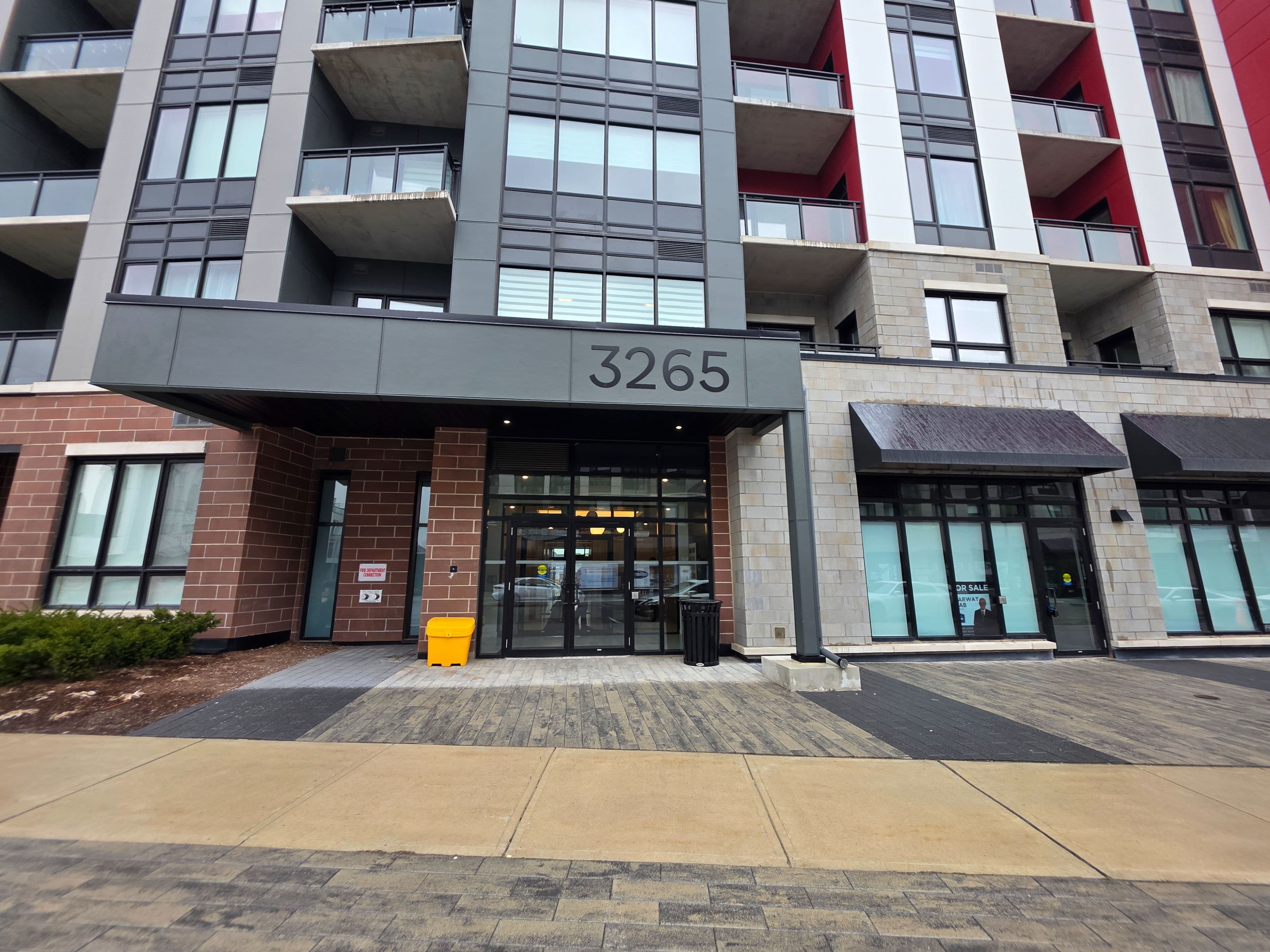 3265 Carding Mill Trail 404, Oakville, ON L6M 5P7