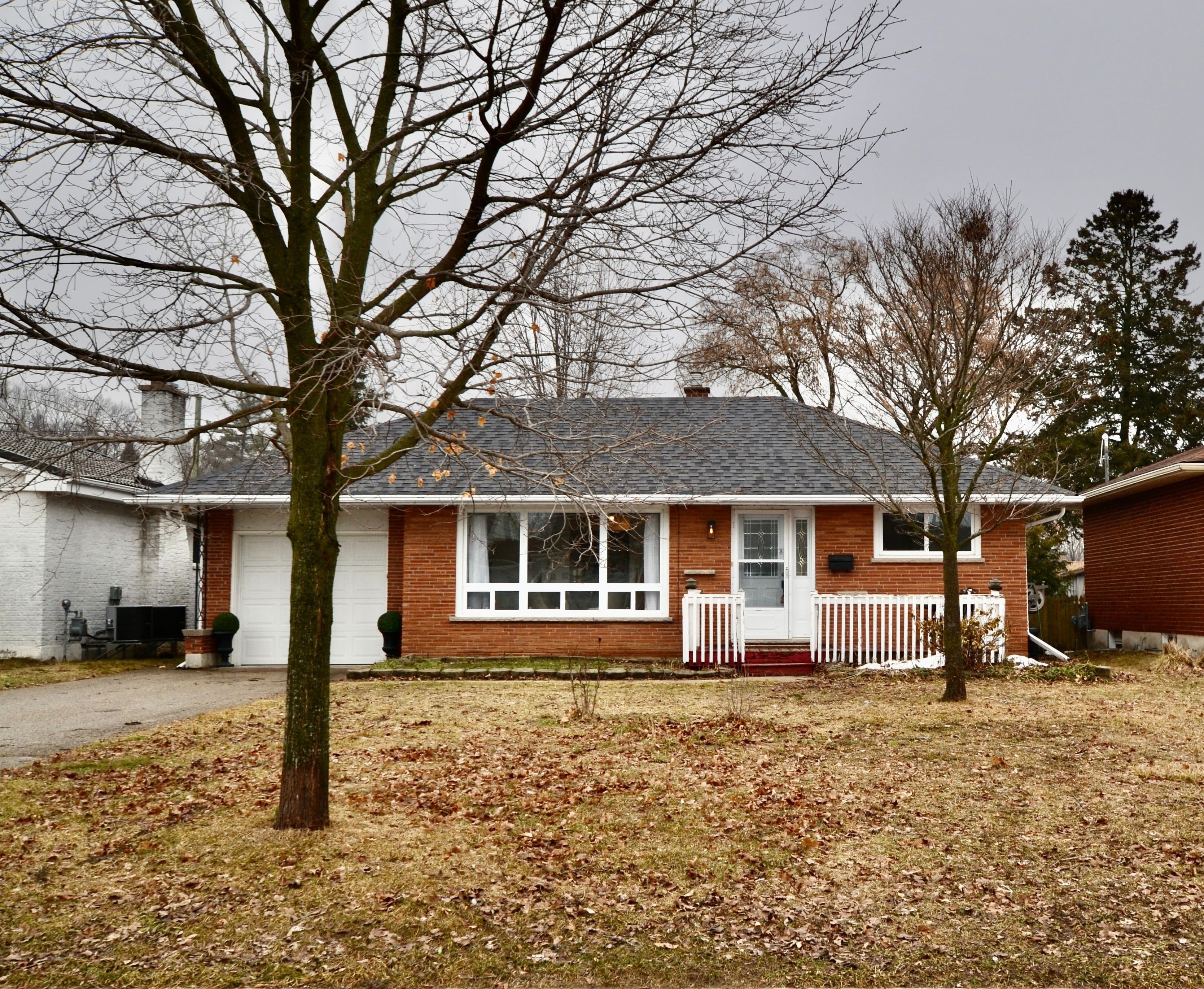 22 Queenston Crescent, London East, ON N5W 1N6
