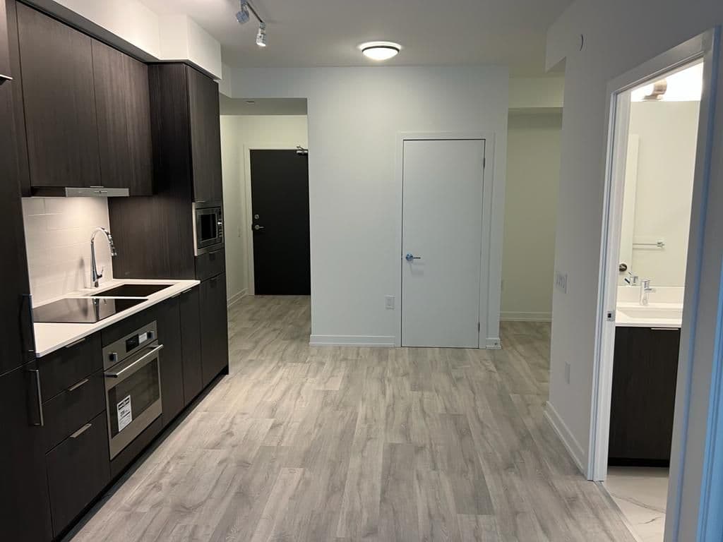 7 GOLDEN LION Heights N426, Toronto C14, ON M2M 0C1