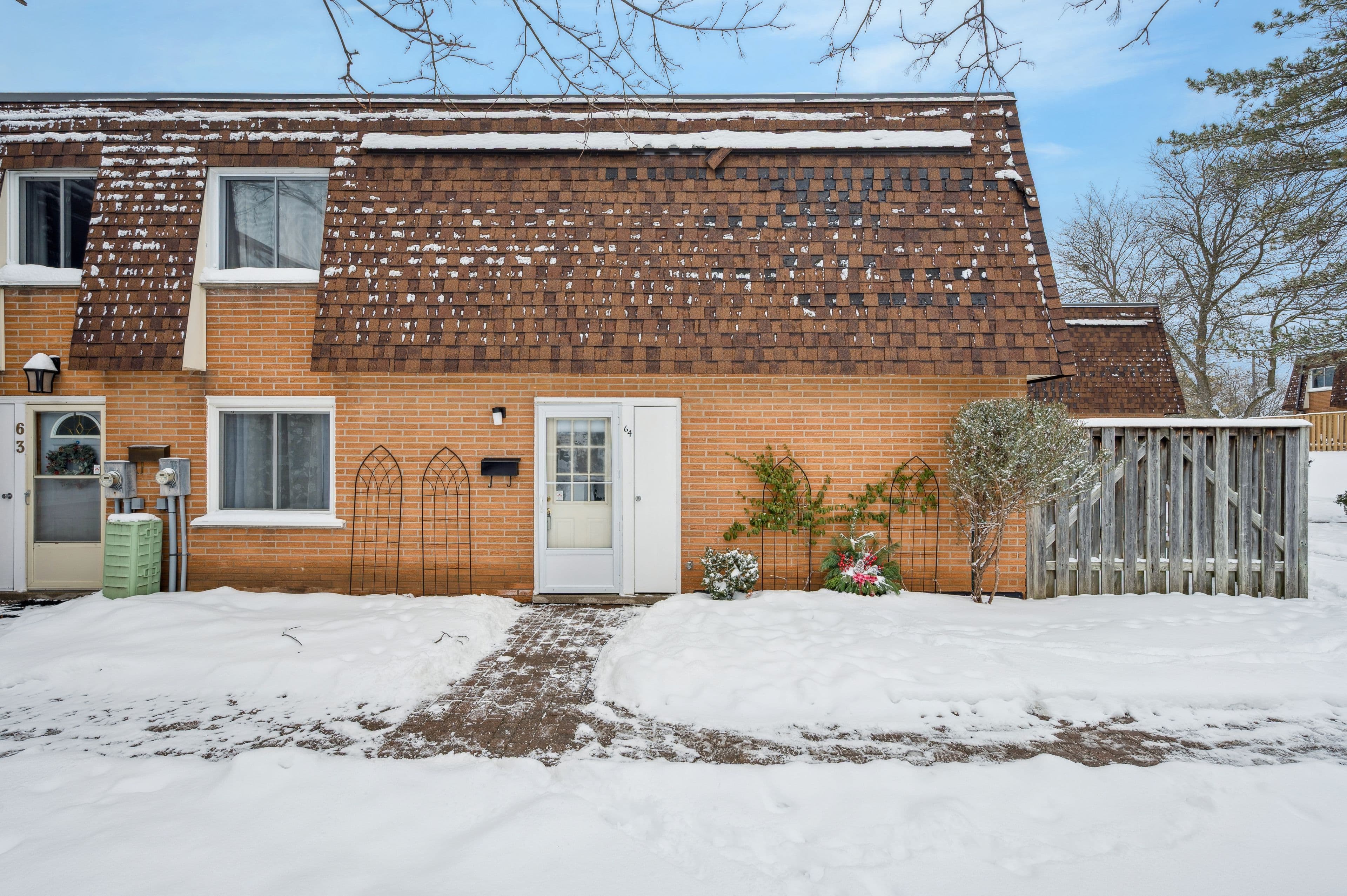 120 Country Club Drive 64, Guelph, ON N1E 3K7