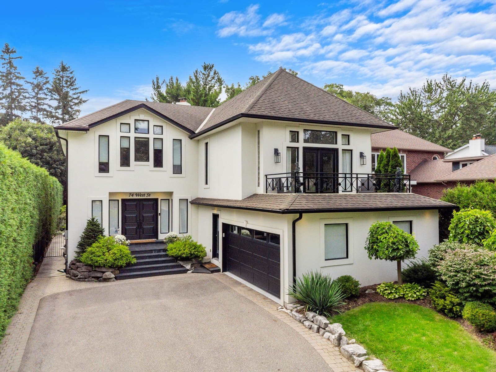 74 West Street, Oakville, ON L6L 2Y7
