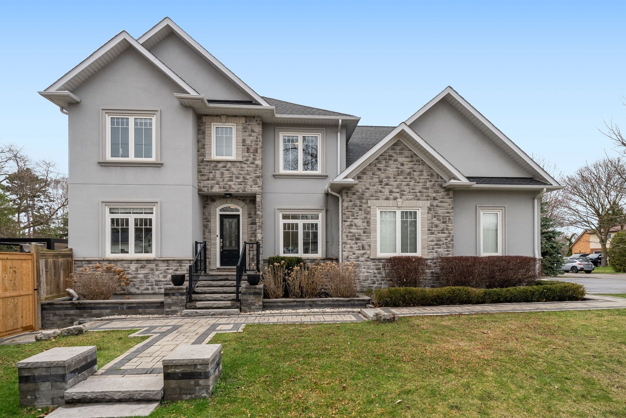 1 Centre Street W, Whitby, ON L1M 1C1