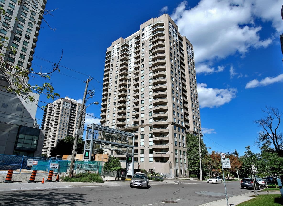 18 Hillcrest Avenue 604, Toronto C14, ON M2N 6T5