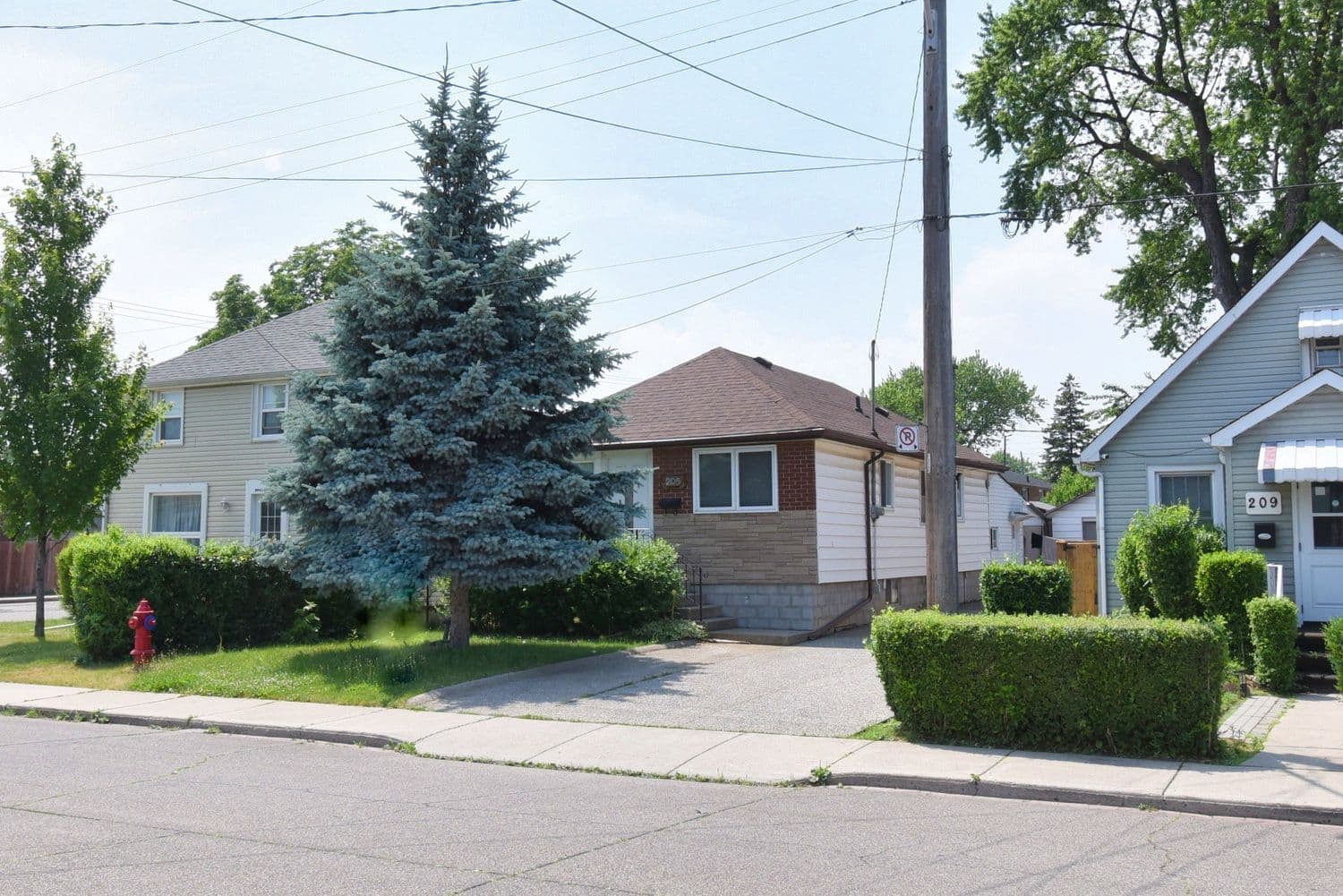 205 Ivon Avenue, Hamilton, ON L8H 5S9