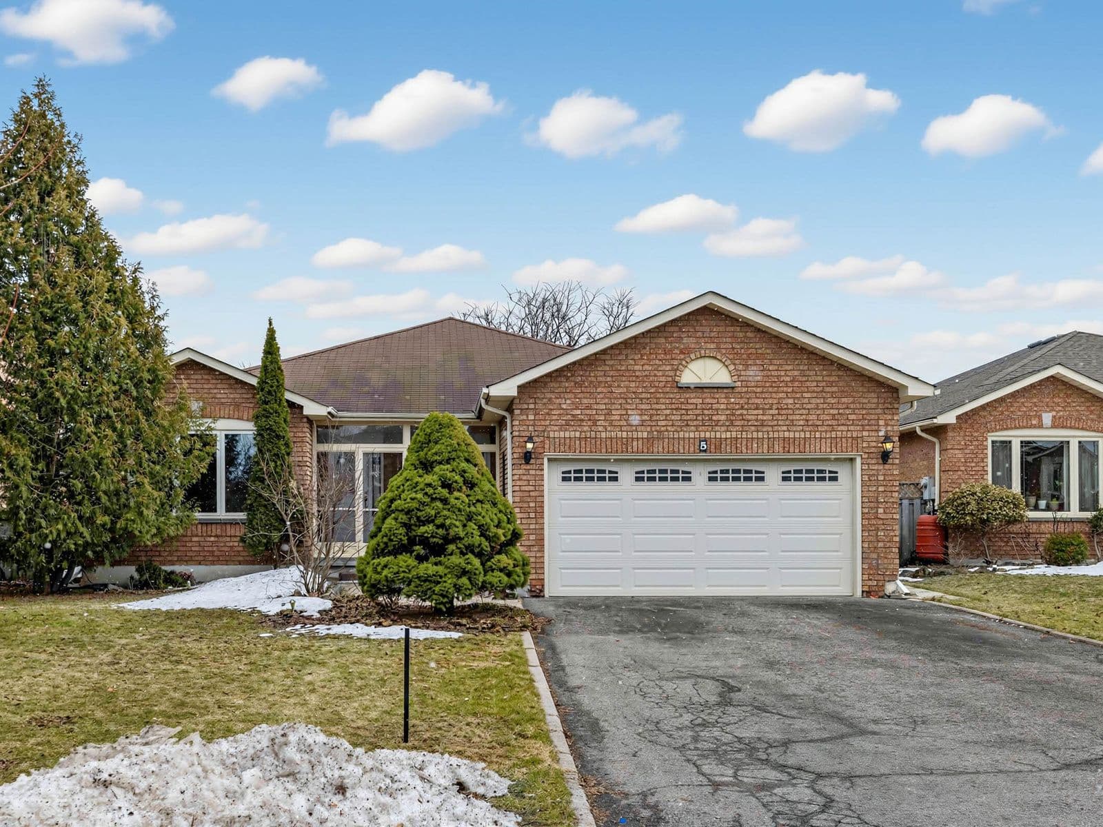 5 Coates Crescent, Richmond Hill, ON L4E 2M3