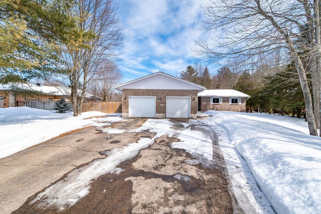 21 Heritage Drive, Petawawa, ON K8H 3K9