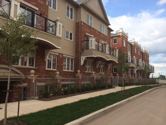 43 Hays Boulevard 1, Oakville, ON L6H 0J1