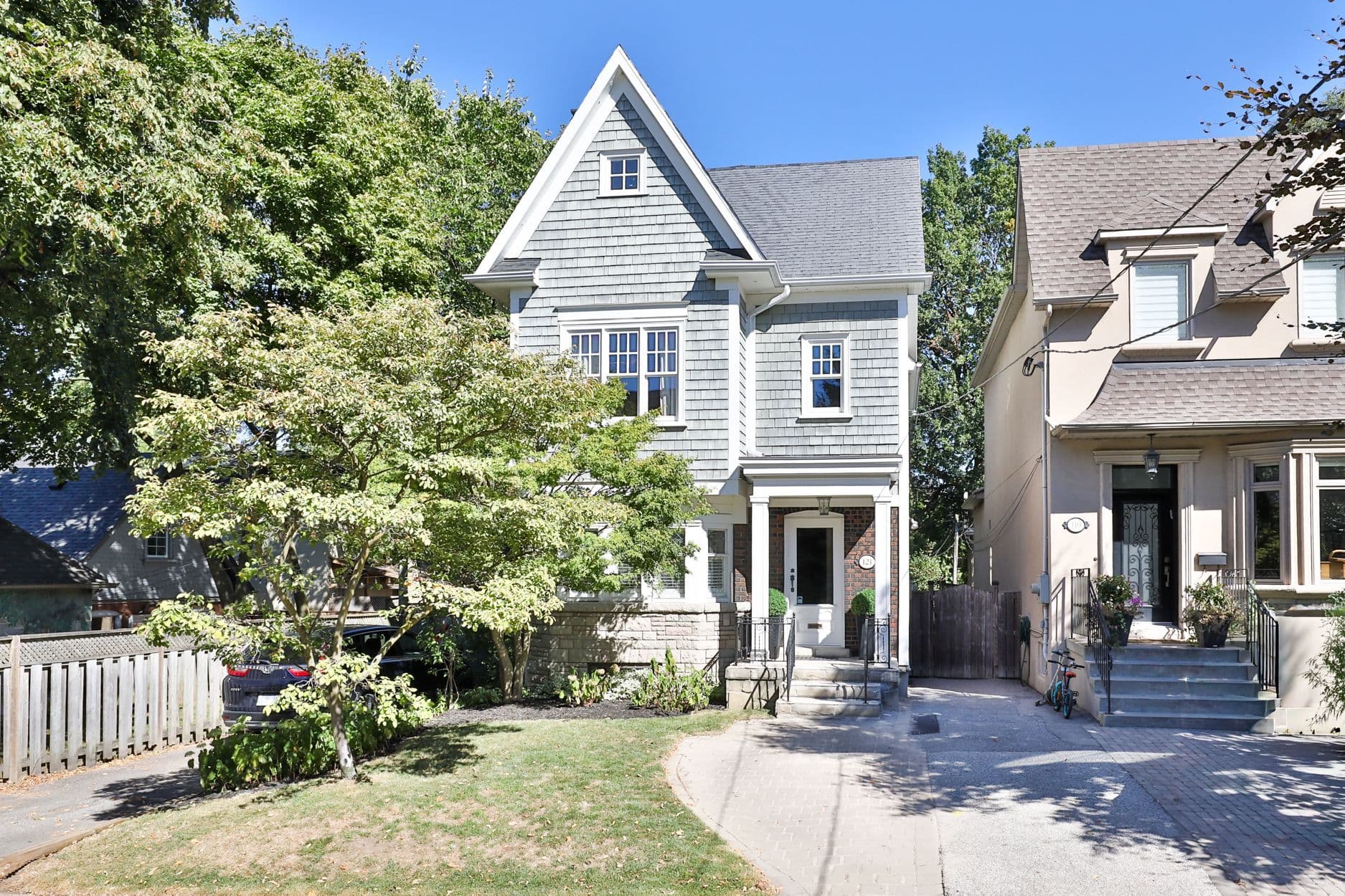 121 Castlewood Road, Toronto C04, ON M5N 2L3