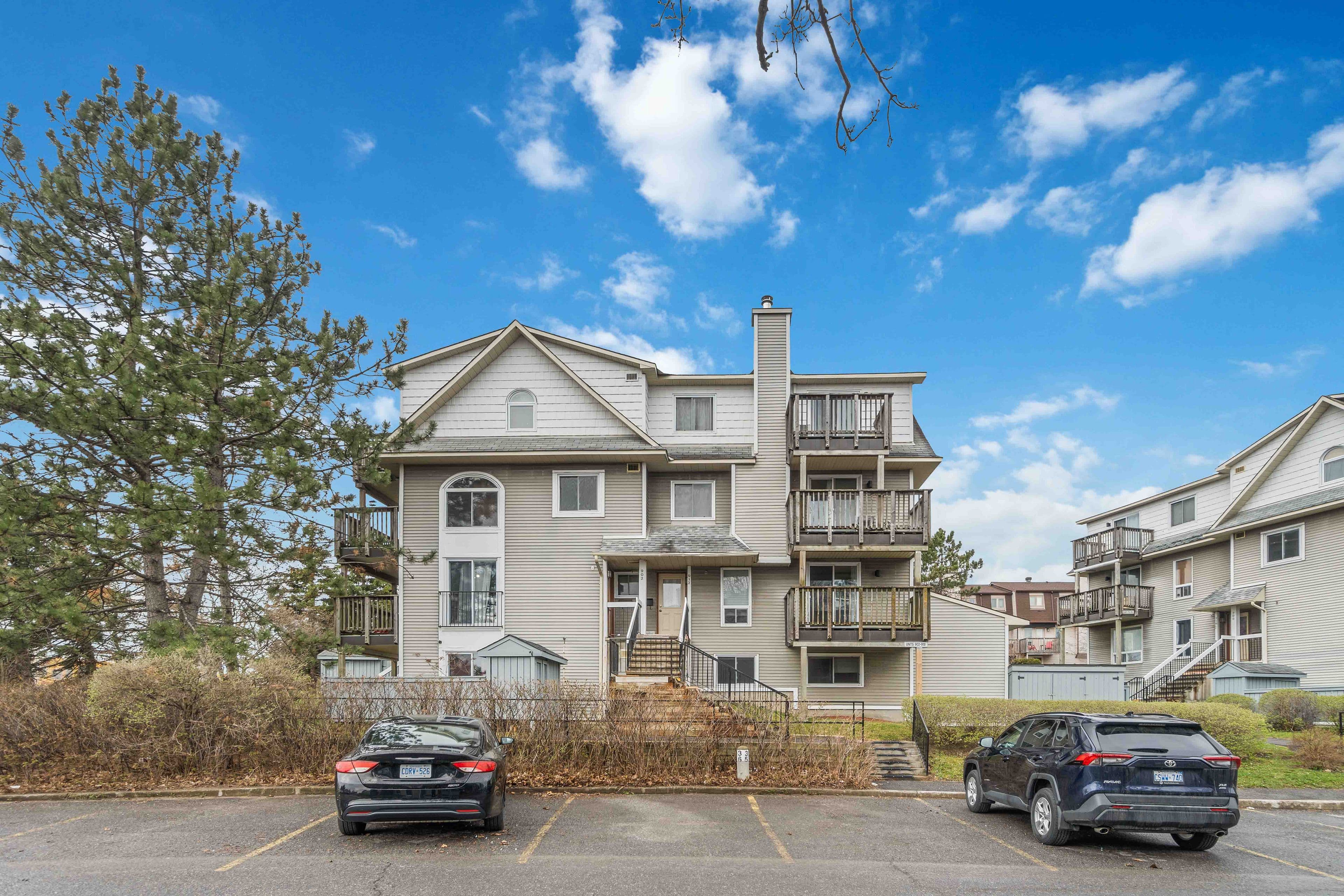 904 TANGUAY Court, Kanata, ON K2L 3X5