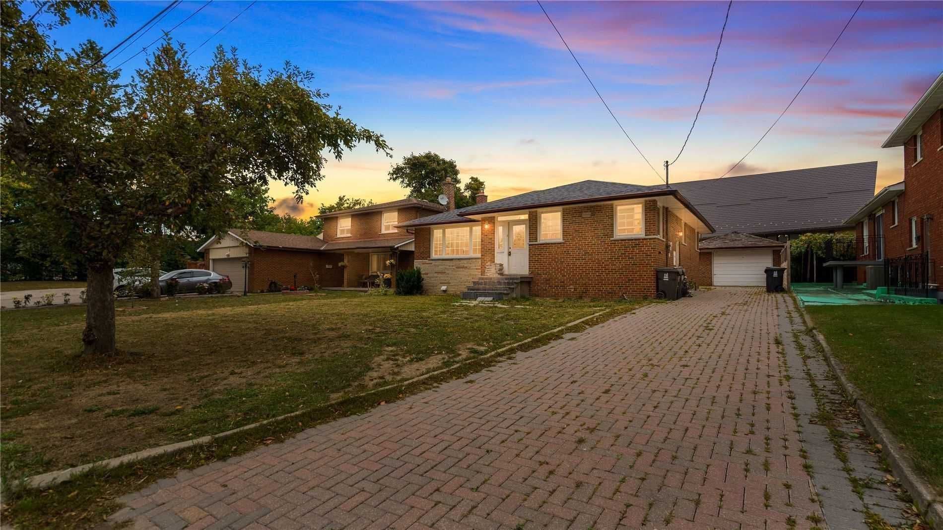 3 Jasmine Road, Toronto W05, ON M9M 2P8