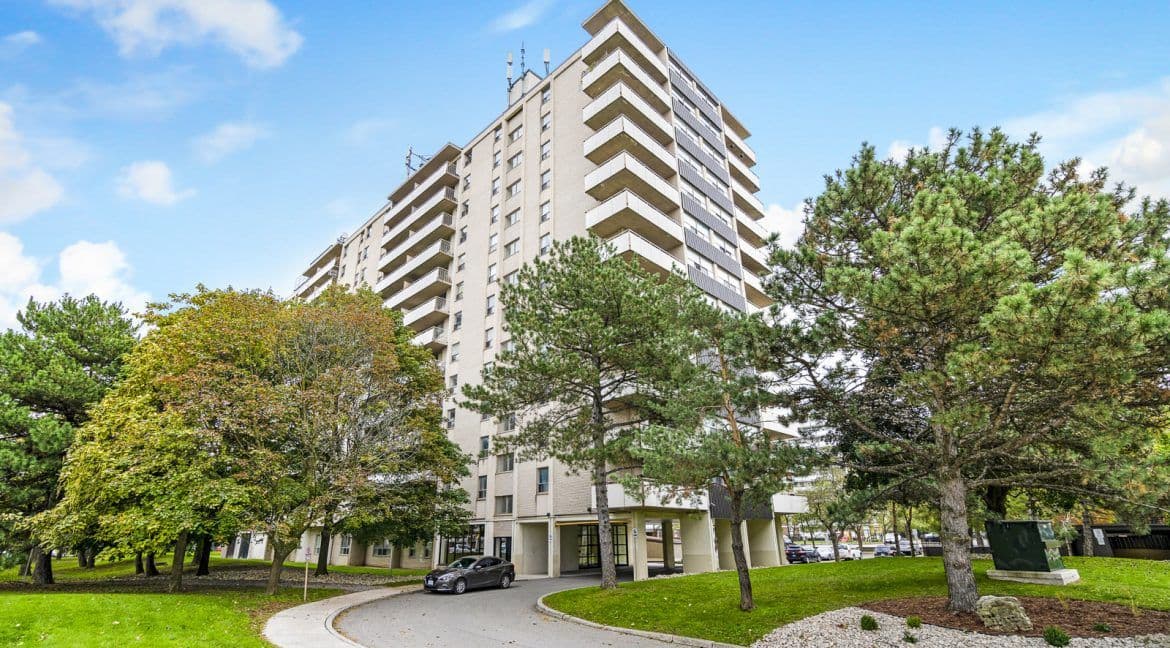 21 Welsford Gardens 204, Toronto C13, ON M3A 2P6