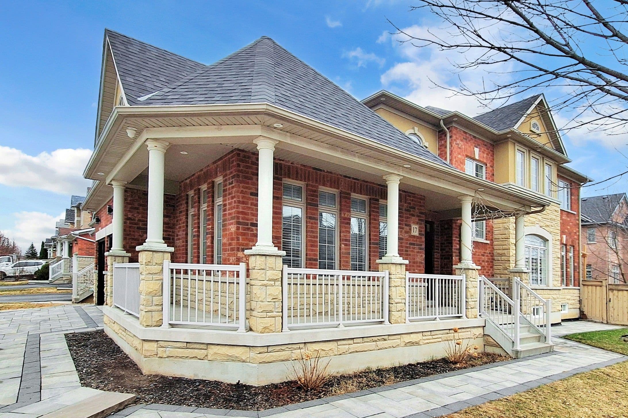 17 Delattaye Avenue, Aurora, ON L4G 7T8