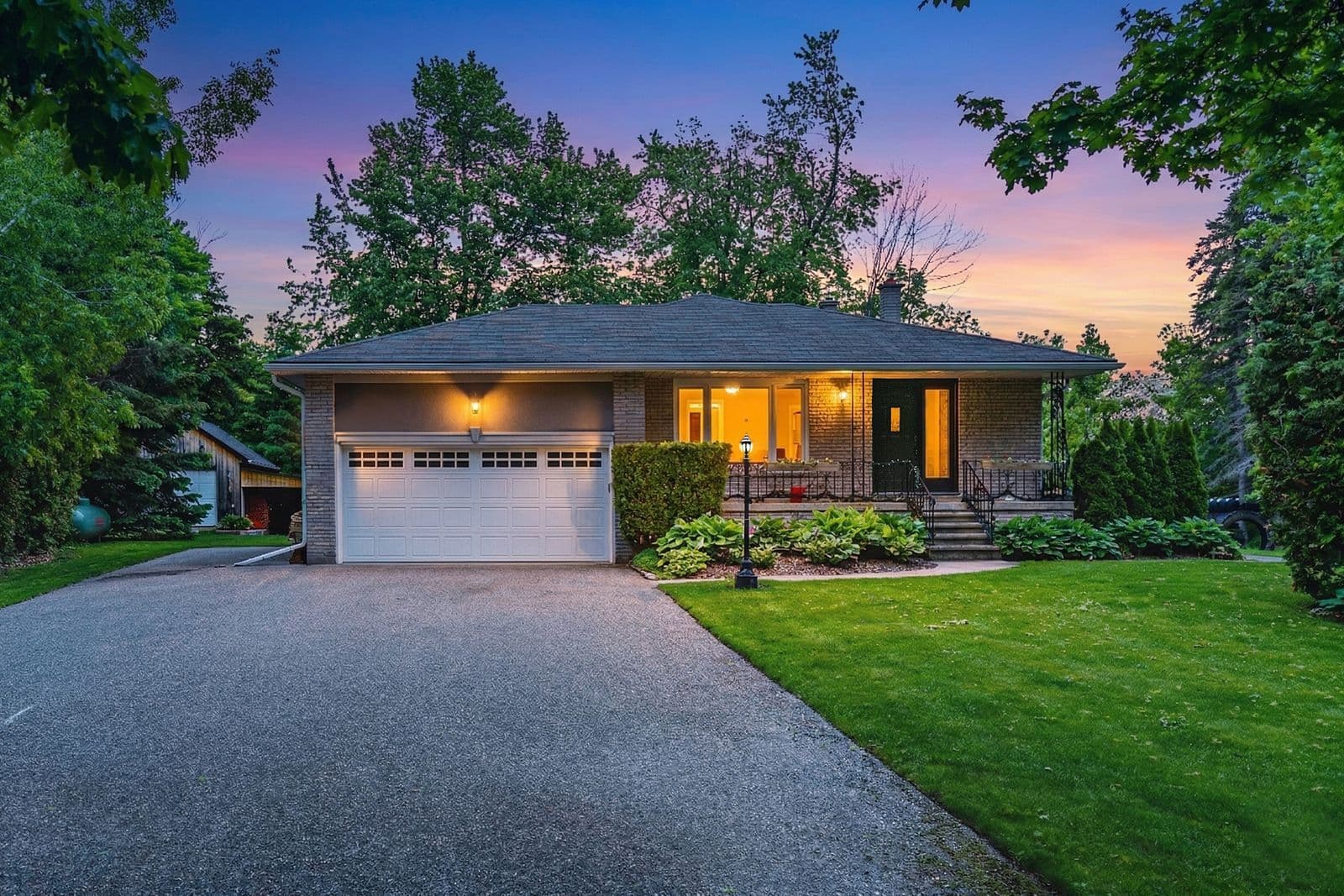 5853 Yonge Street, Innisfil, ON L0L 1K0