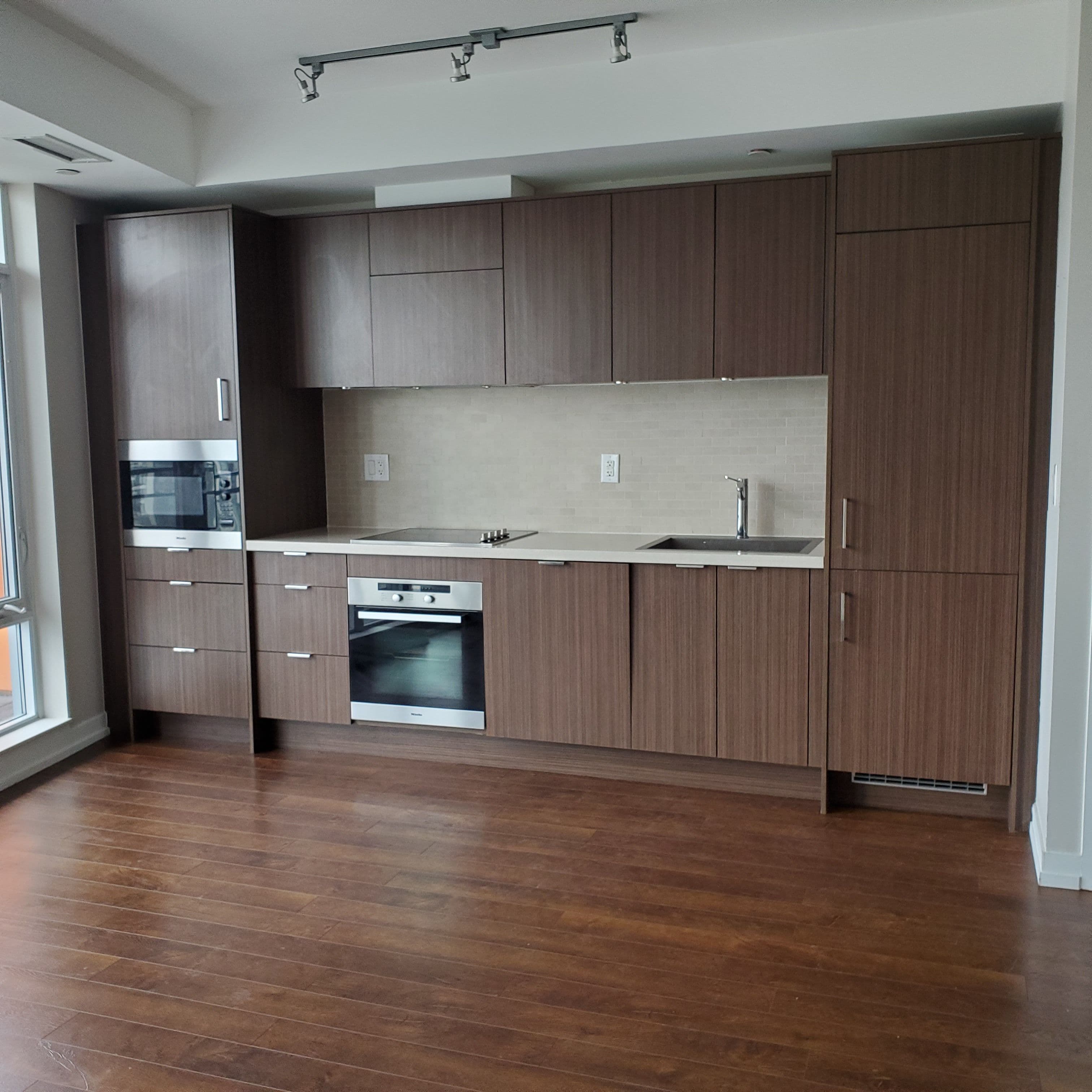 21 Widmer Street 2405, Toronto C01, ON M5V 0B8