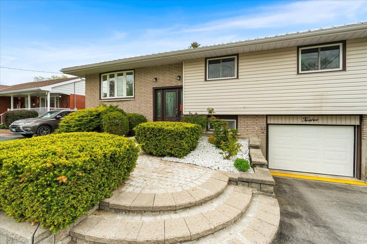 12 Chown Crescent, Belleville, ON K8P 4P9