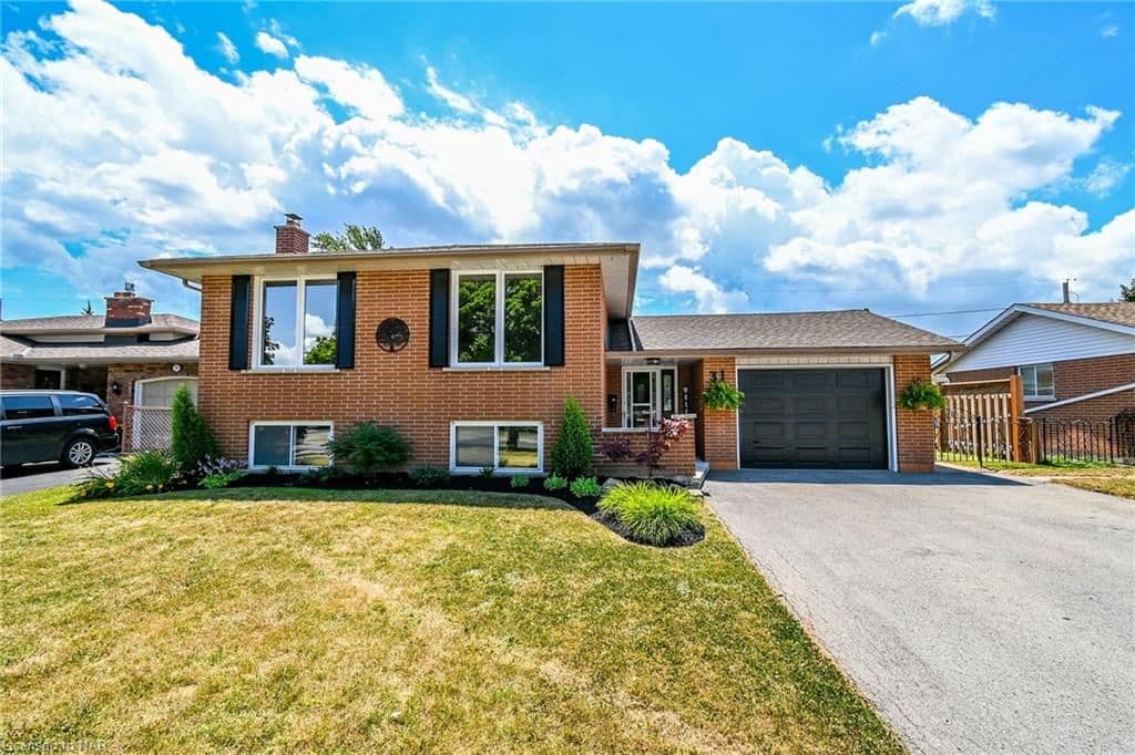 31 Westwood Crescent, Welland, ON L3C 4R2