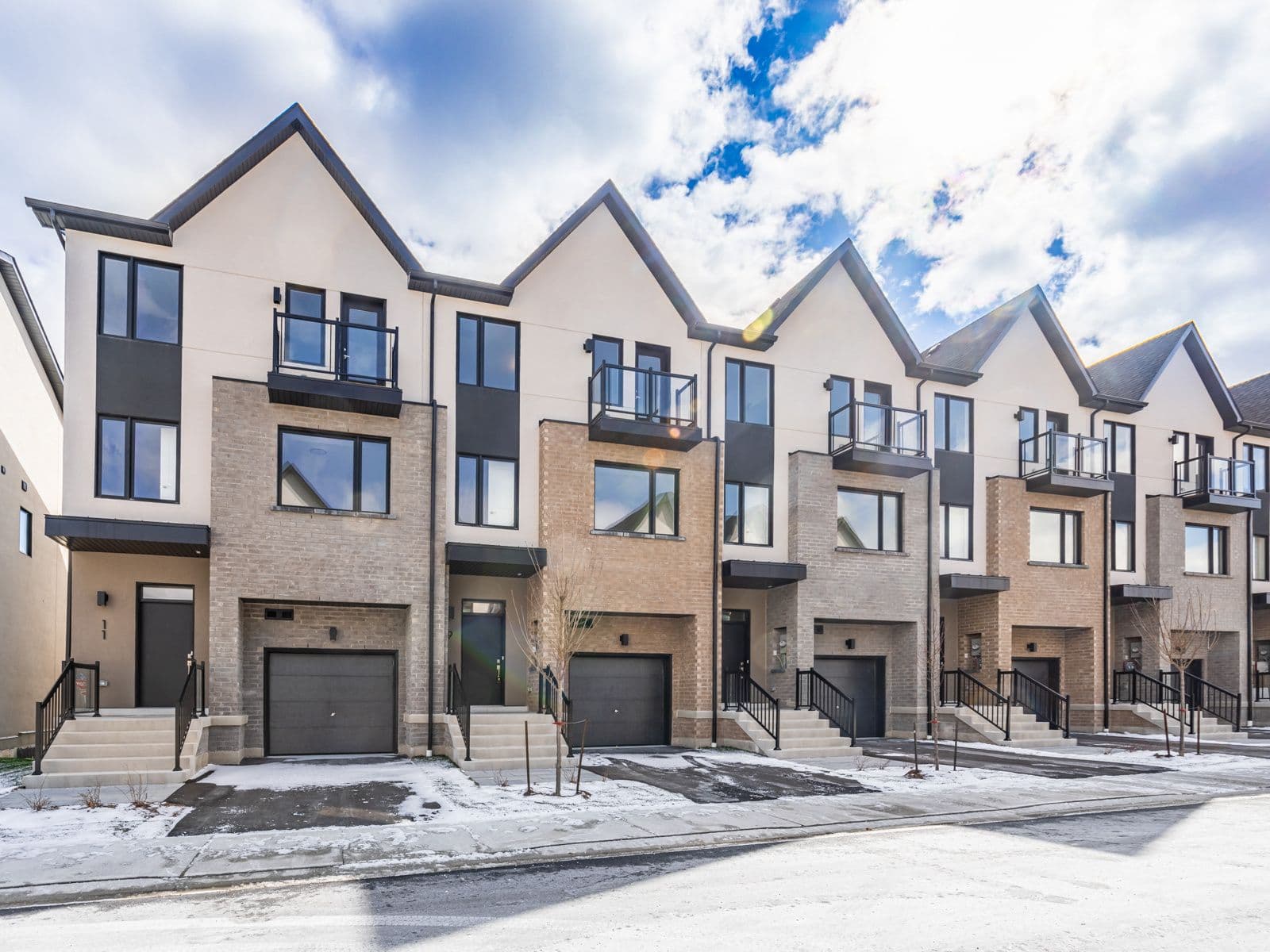 9 Lively Way, Whitby, ON L1R 0S3, Whitby