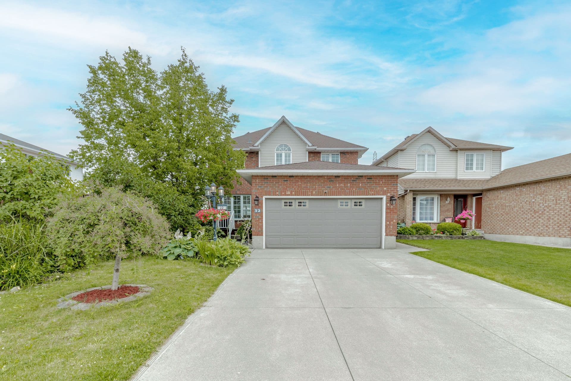 32 Vineberg Drive, Hamilton, ON L9B 2P6