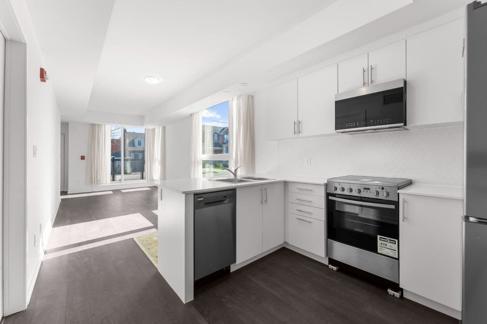 16 Marquette Avenue 5, Toronto C04, ON M6A 0E1